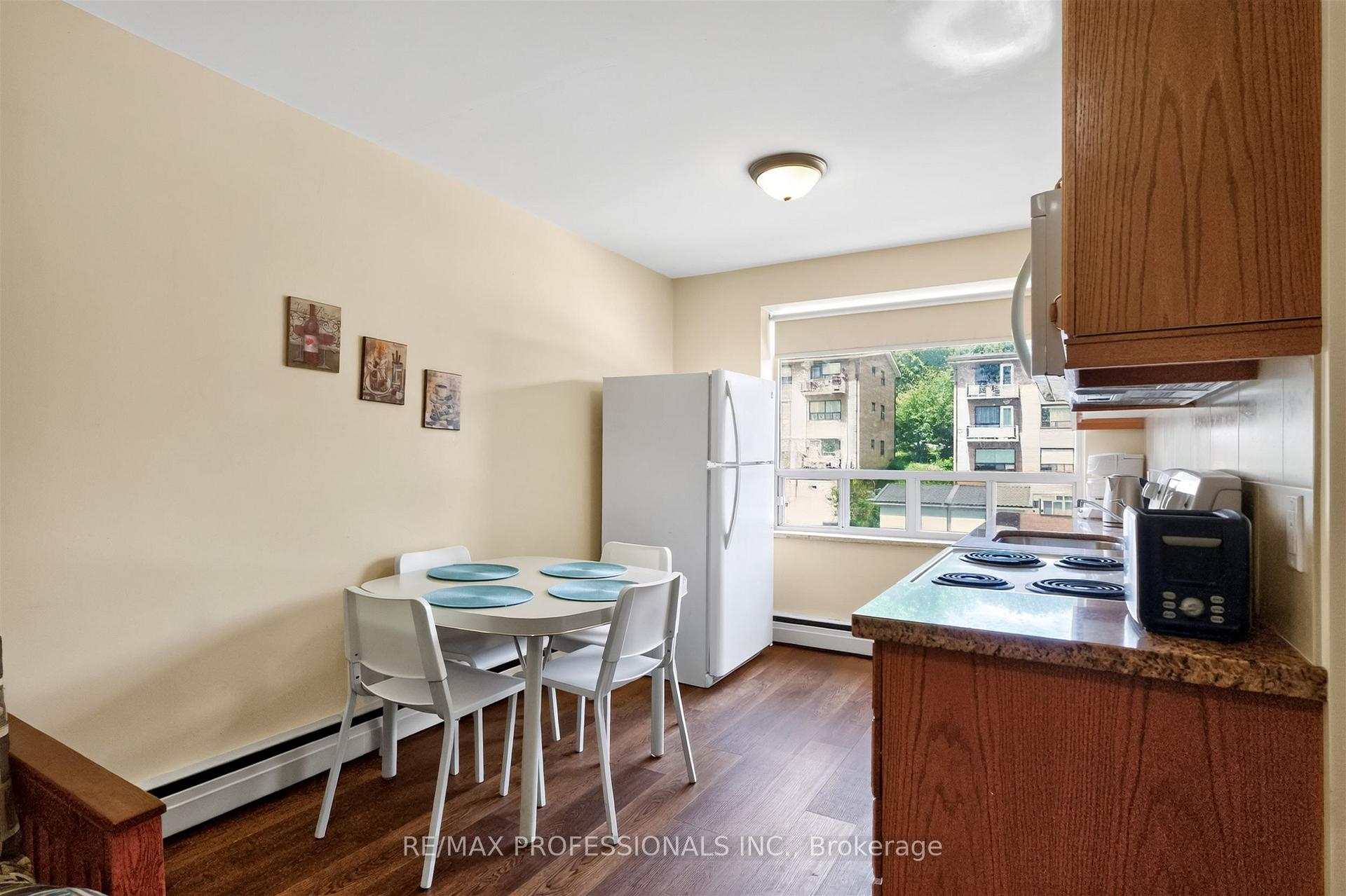 Photo 39 of 50 Waniska Avenue, Etobicoke, Stonegate-Queensway — HOMEH