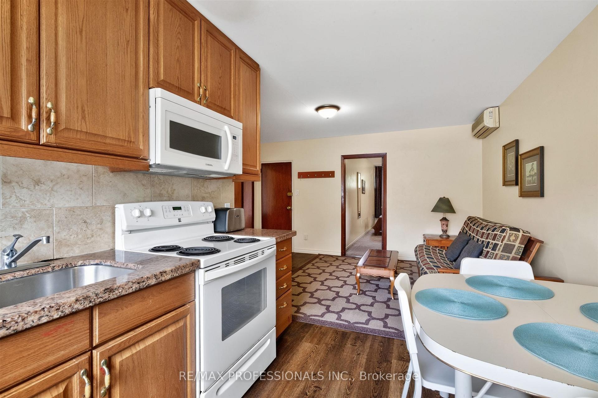 Photo 40 of 50 Waniska Avenue, Etobicoke, Stonegate-Queensway — HOMEH