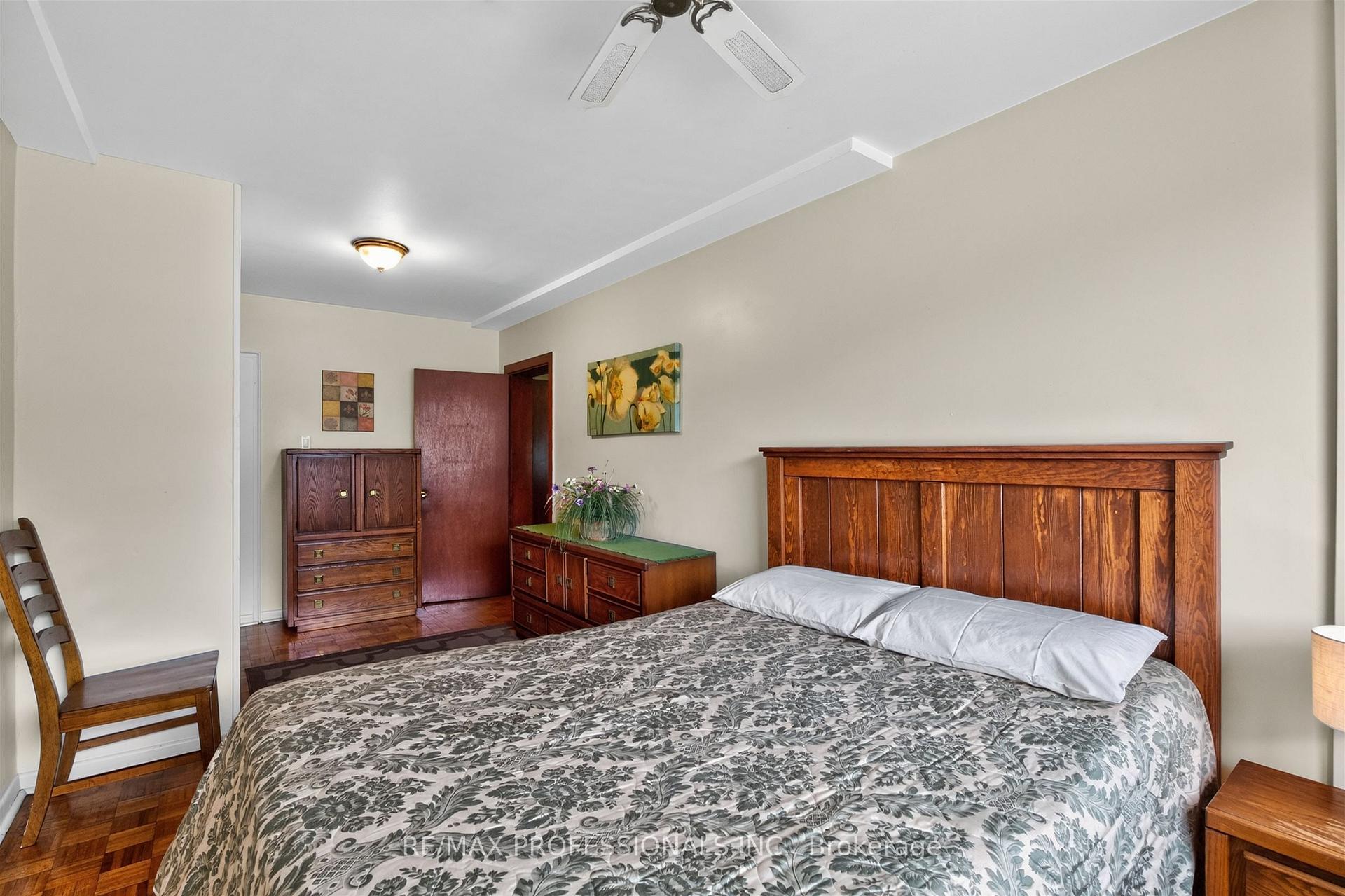 Photo 42 of 50 Waniska Avenue, Etobicoke, Stonegate-Queensway — HOMEH