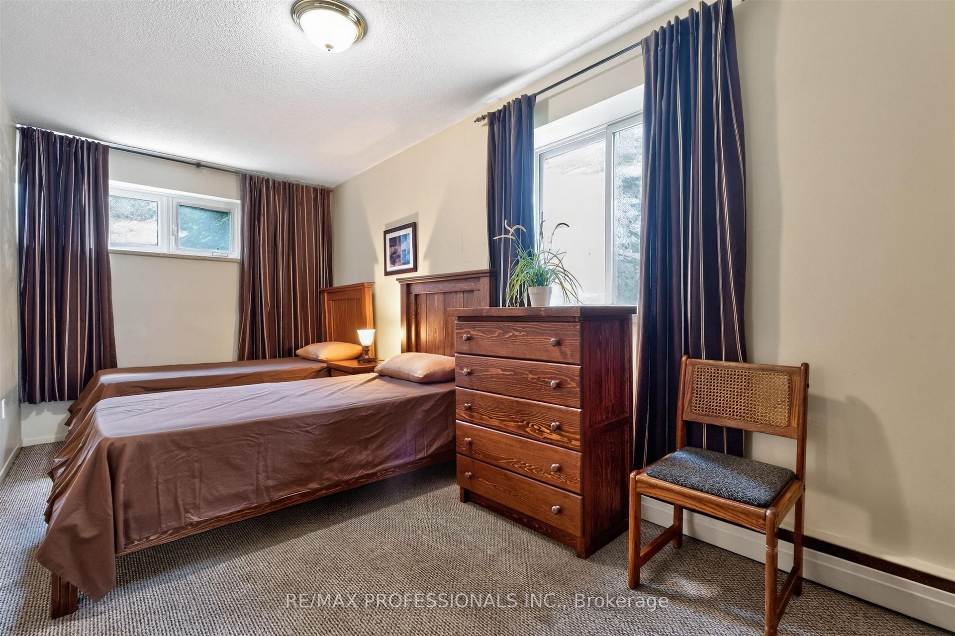 Photo 43 of 50 Waniska Avenue, Etobicoke, Stonegate-Queensway — HOMEH