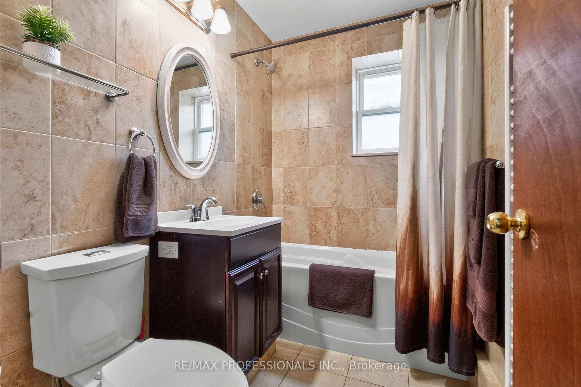 Photo 44 of 50 Waniska Avenue, Etobicoke, Stonegate-Queensway — HOMEH