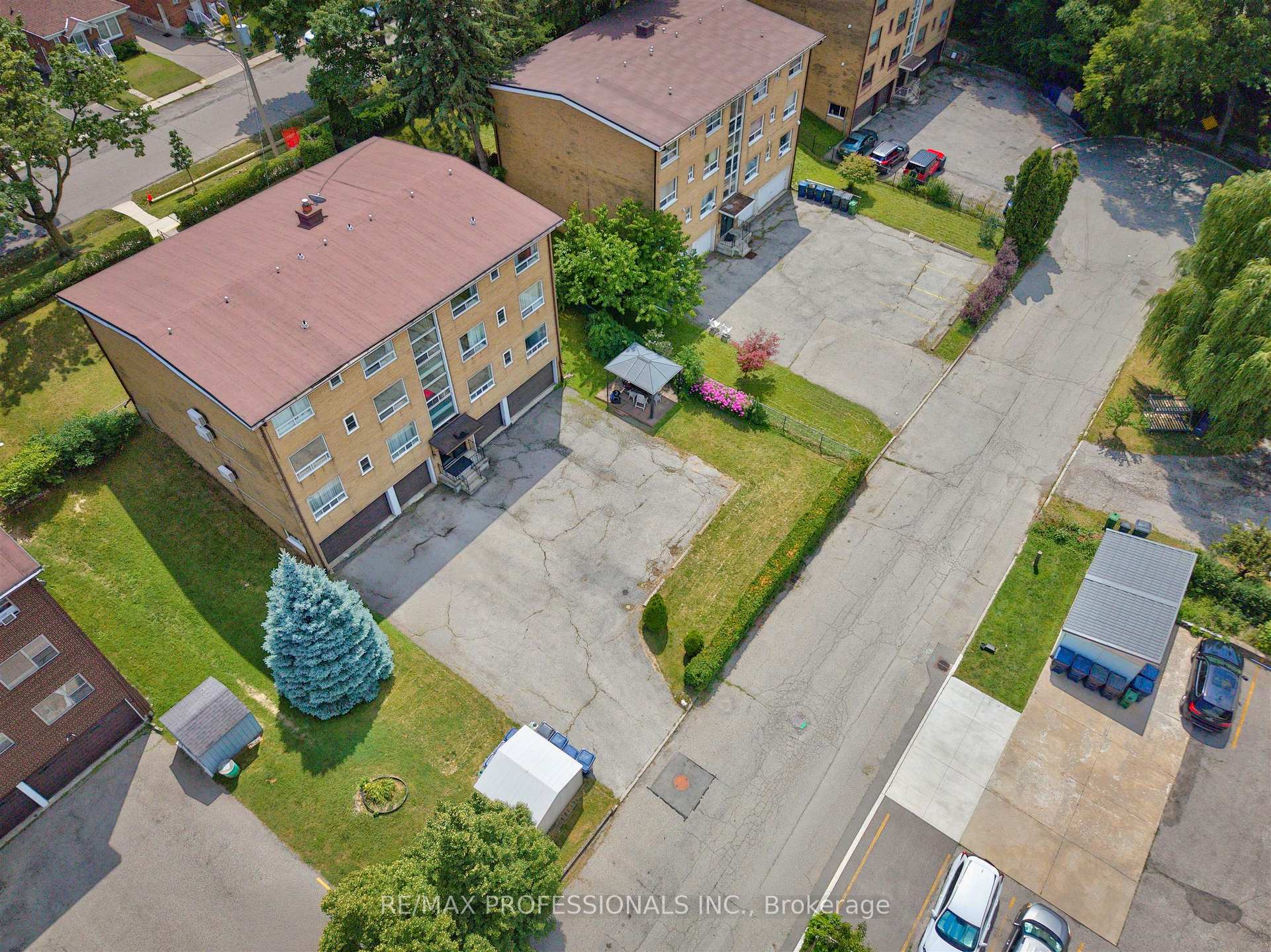 Photo 48 of 50 Waniska Avenue, Etobicoke, Stonegate-Queensway — HOMEH