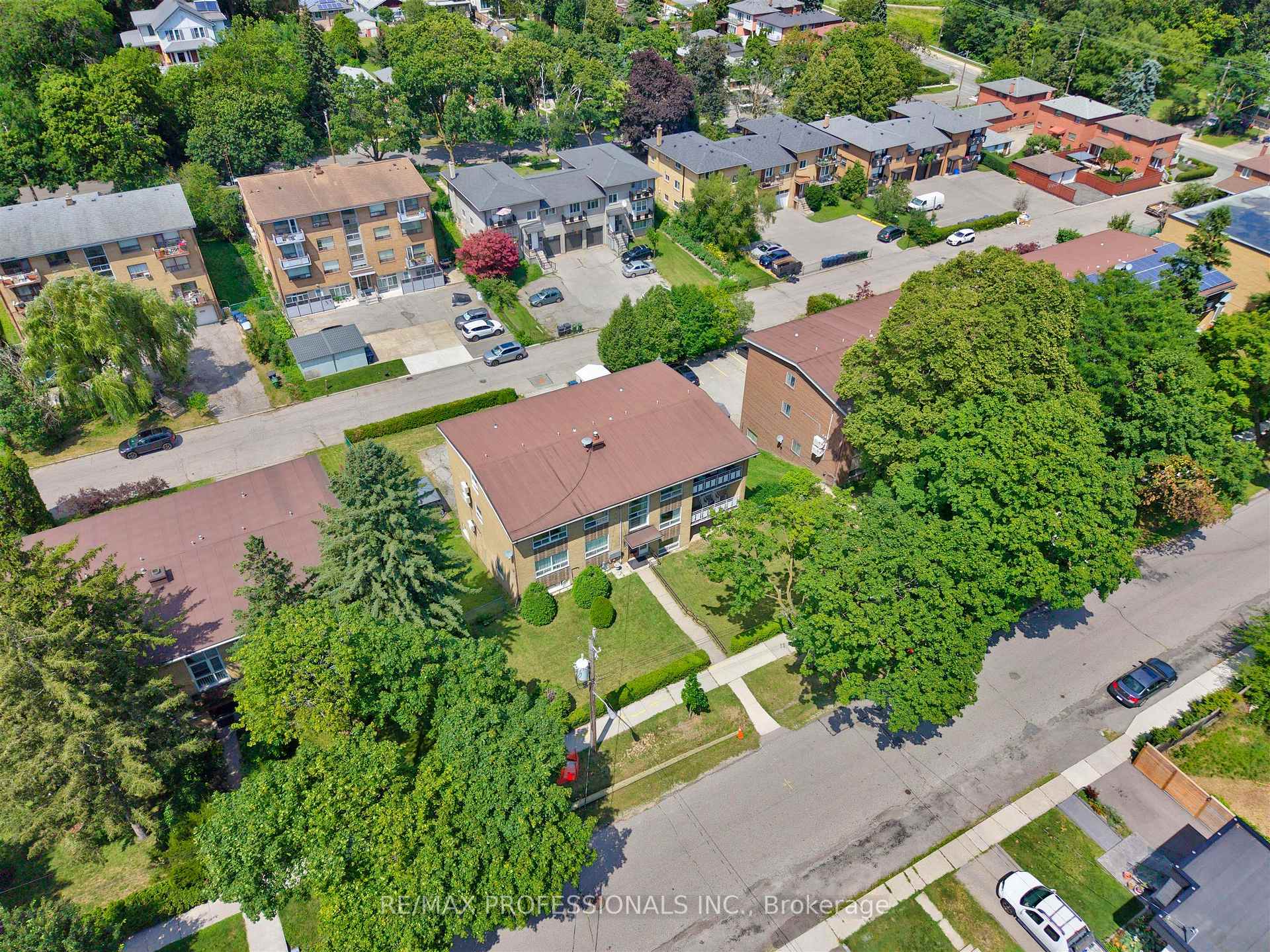 Photo 49 of 50 Waniska Avenue, Etobicoke, Stonegate-Queensway — HOMEH
