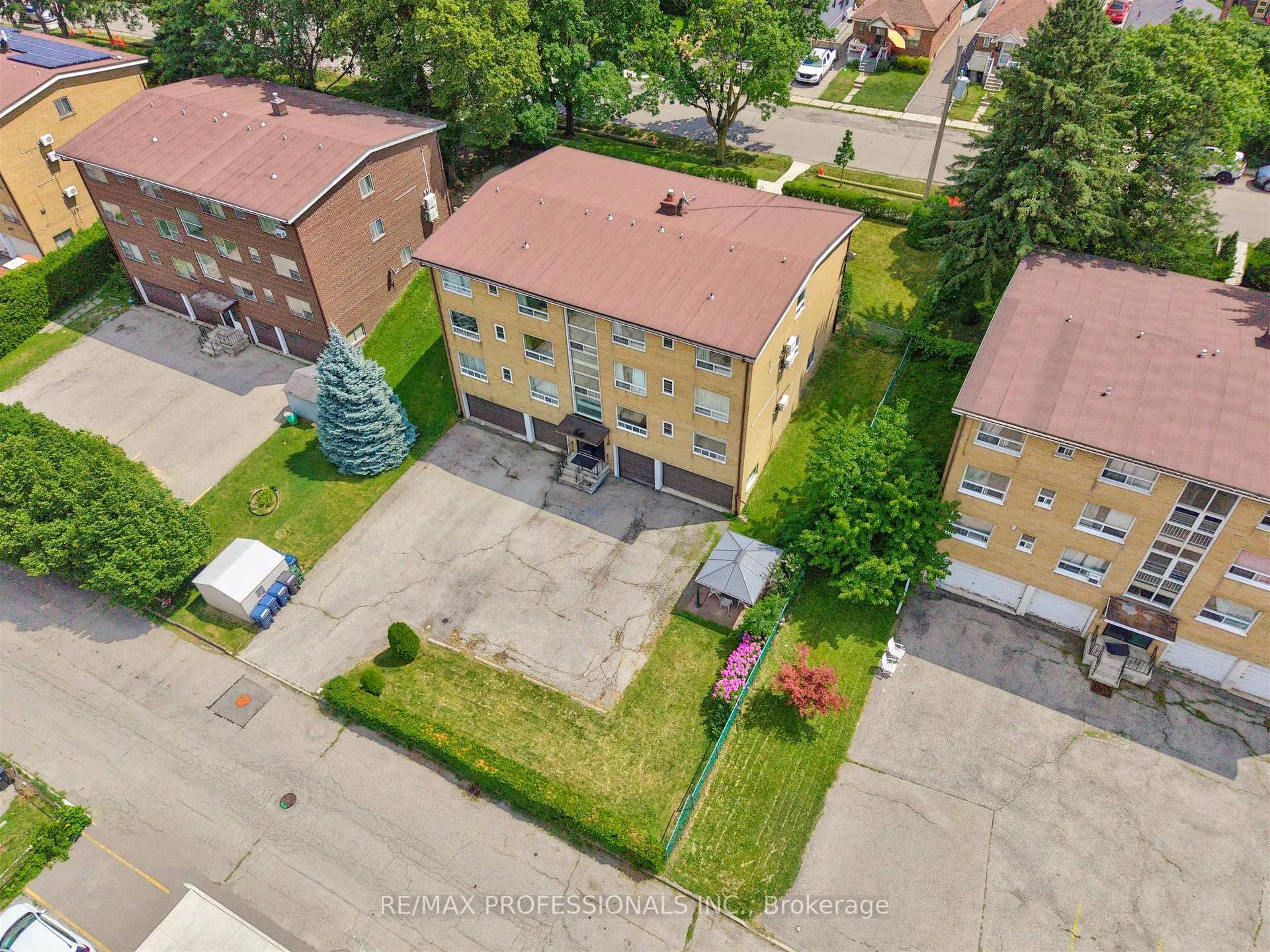 Photo 52 of 50 Waniska Avenue, Etobicoke, Stonegate-Queensway — HOMEH