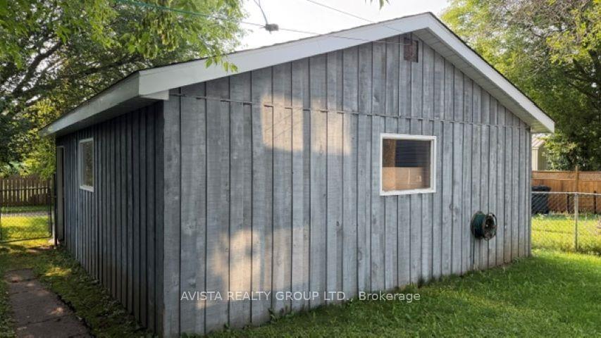 Photo 2 of 325 Ray Blvd, Thunder Bay, Academy Heights — HOMEH
