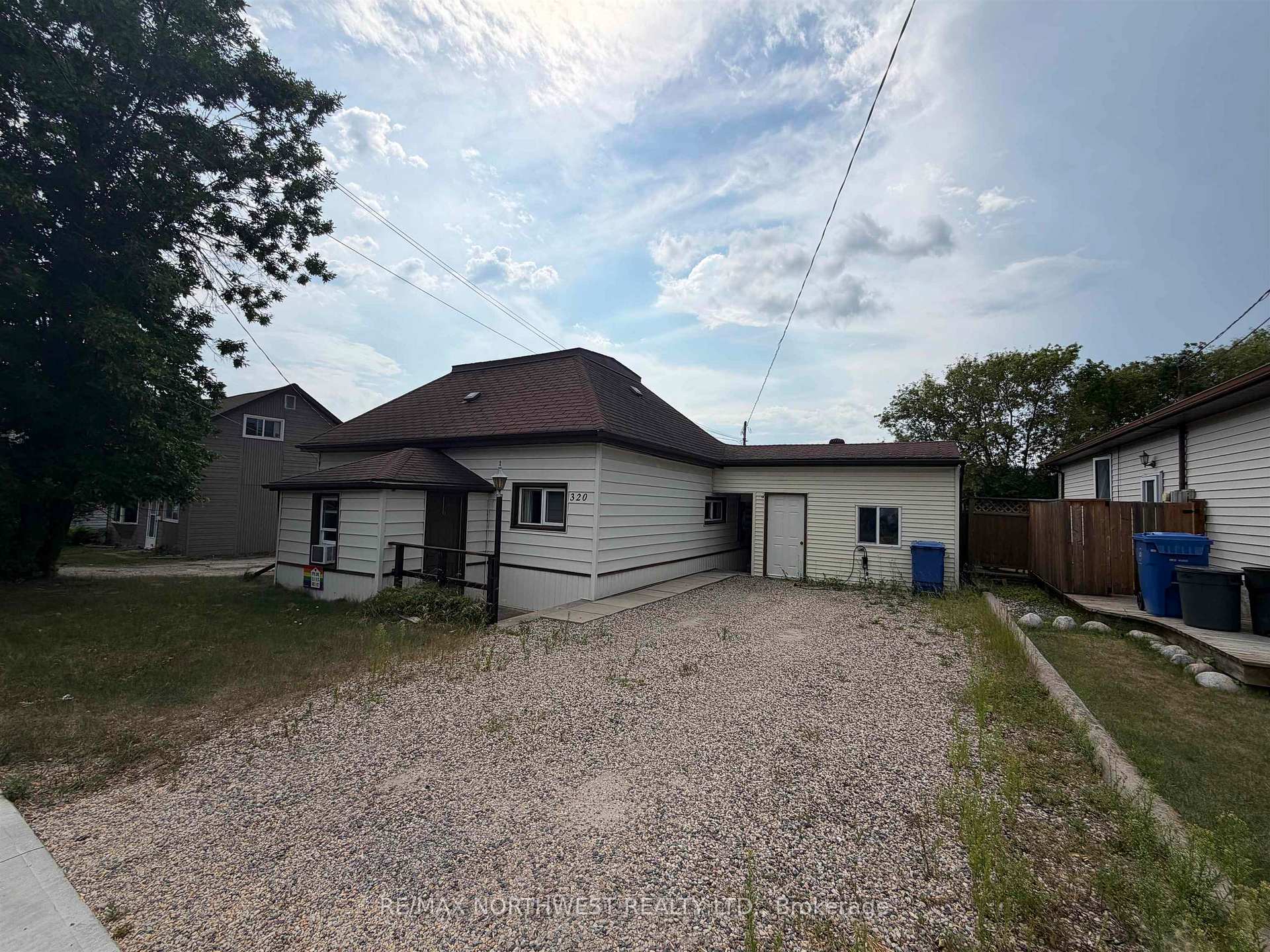 Photo 2 of 320 Tenth Street, Kenora, Keewatin — HOMEH