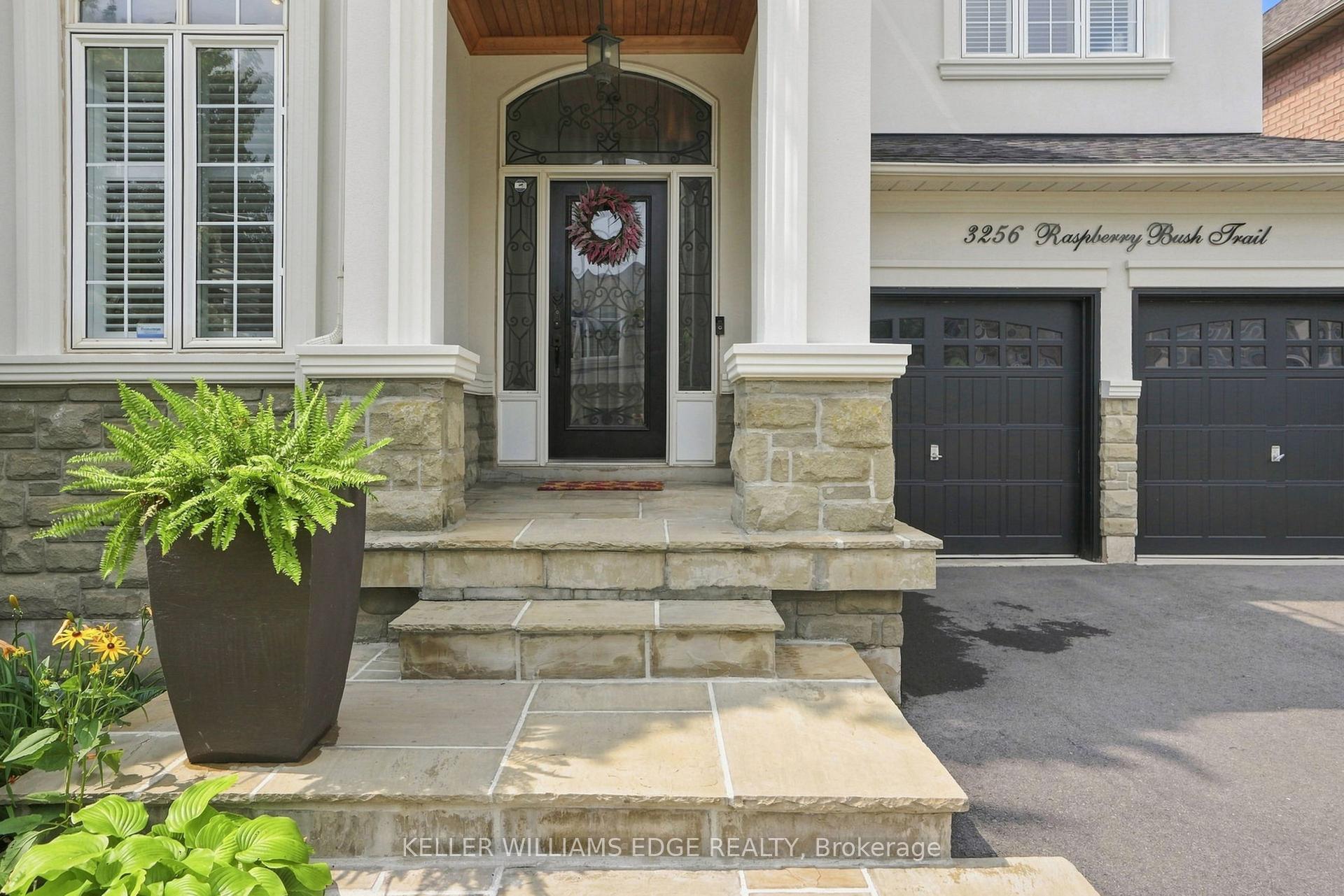 Photo 3 of 3256 Raspberry Bush Trail, Oakville, Bronte — HOMEH