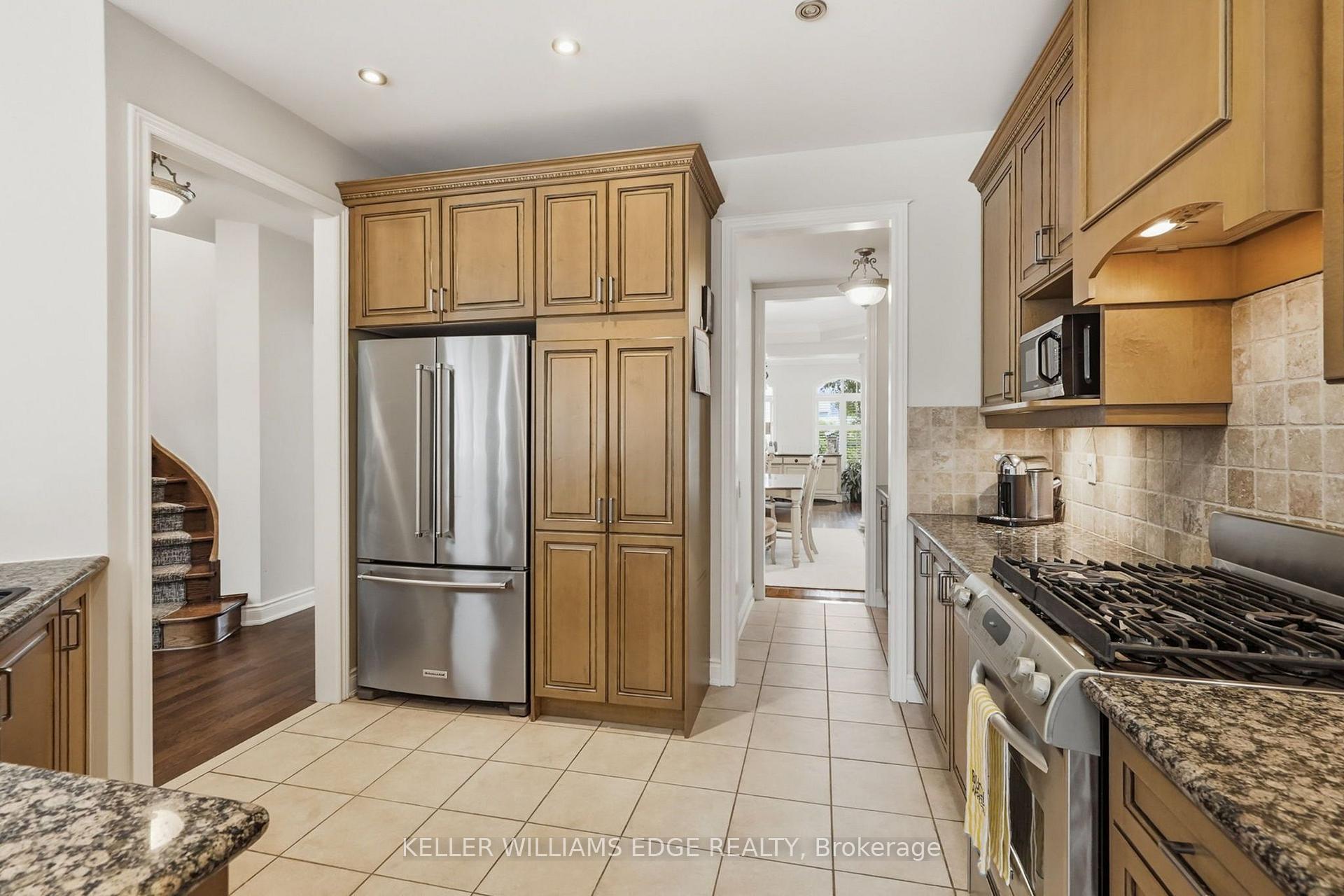 Photo 10 of 3256 Raspberry Bush Trail, Oakville, Bronte — HOMEH
