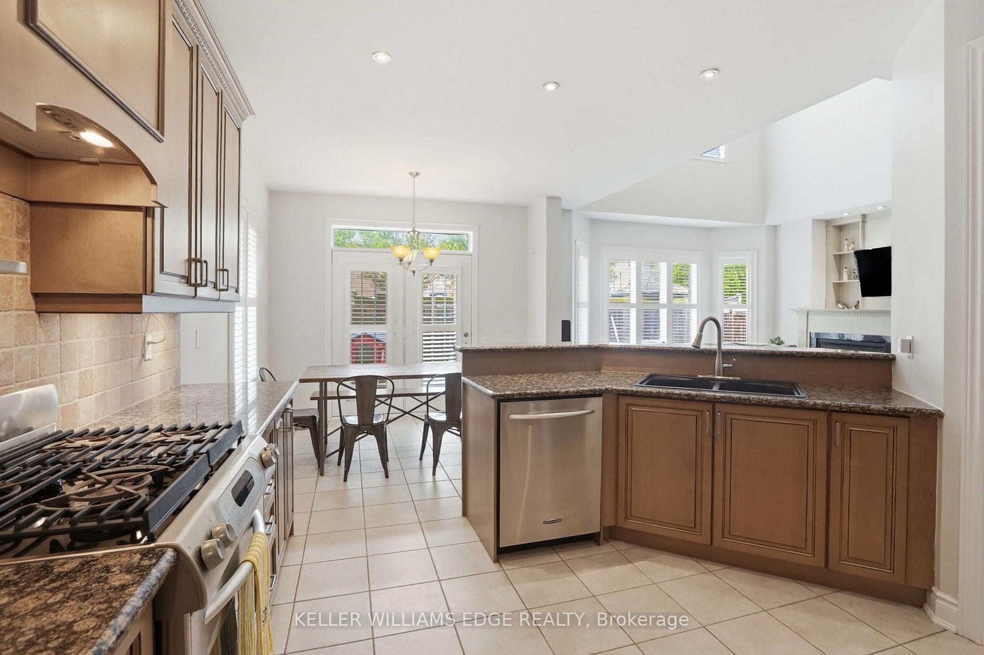 Photo 11 of 3256 Raspberry Bush Trail, Oakville, Bronte — HOMEH