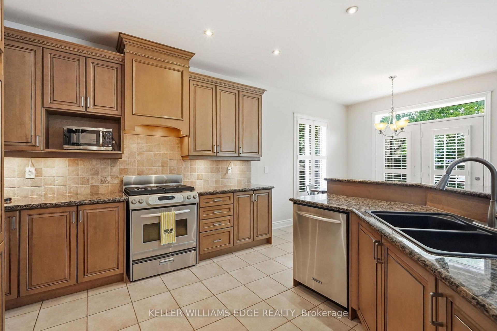 Photo 12 of 3256 Raspberry Bush Trail, Oakville, Bronte — HOMEH