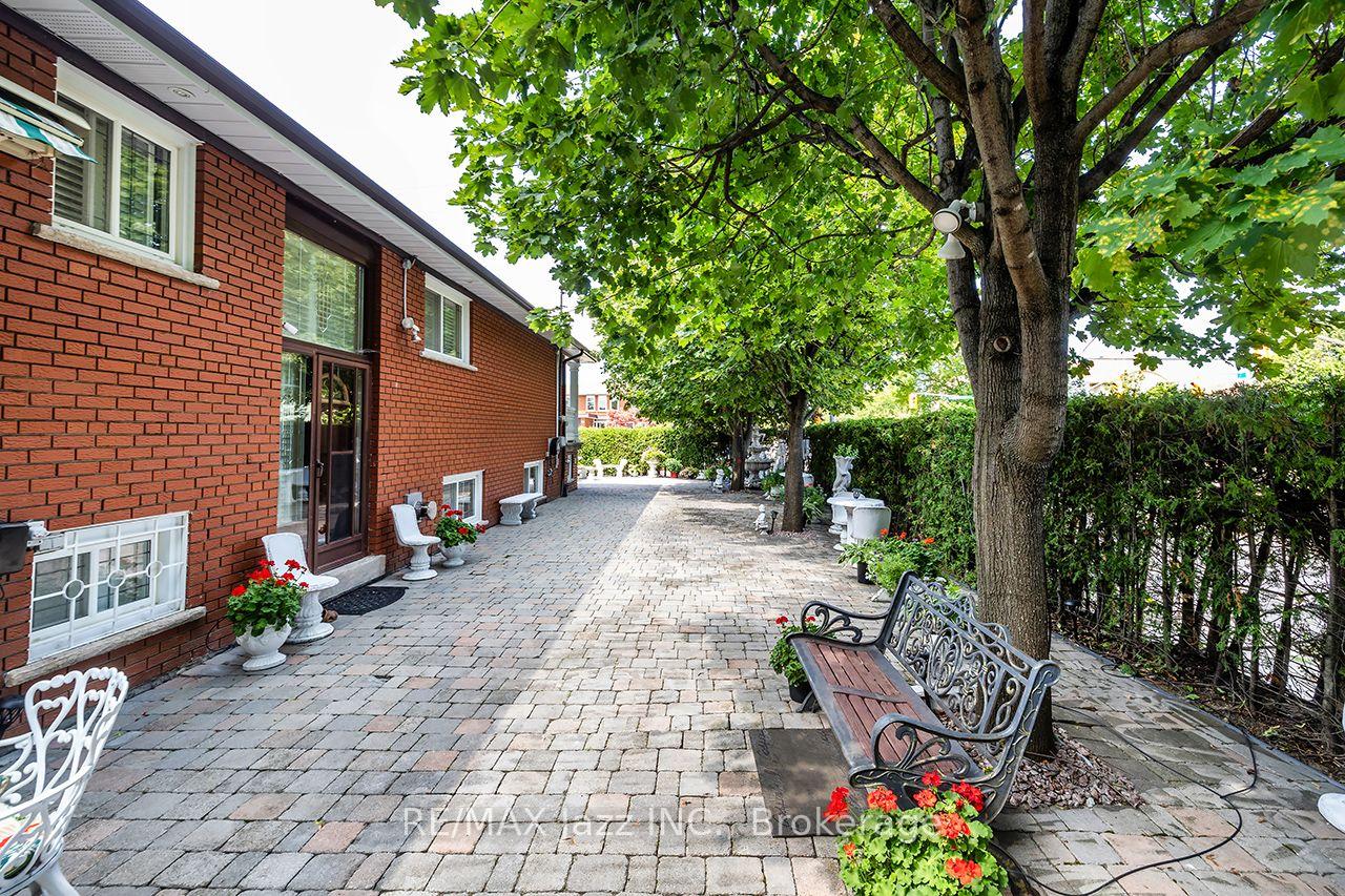 Photo 6 of 89 Crestwood Road, Vaughan, Crestwood-Springfarm-Yorkhill — HOMEH
