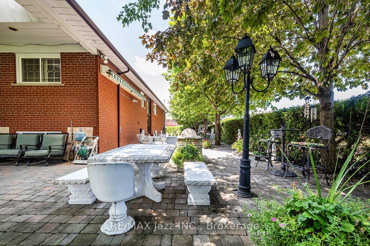 Photo 8 of 89 Crestwood Road, Vaughan, Crestwood-Springfarm-Yorkhill — HOMEH