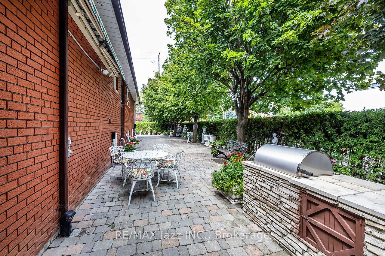 Photo 9 of 89 Crestwood Road, Vaughan, Crestwood-Springfarm-Yorkhill — HOMEH