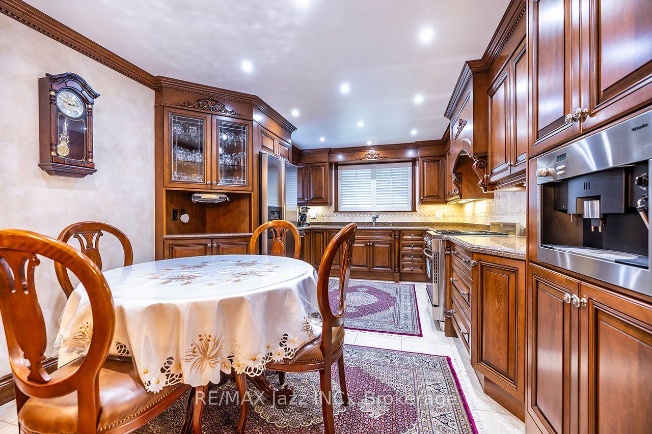 Photo 17 of 89 Crestwood Road, Vaughan, Crestwood-Springfarm-Yorkhill — HOMEH