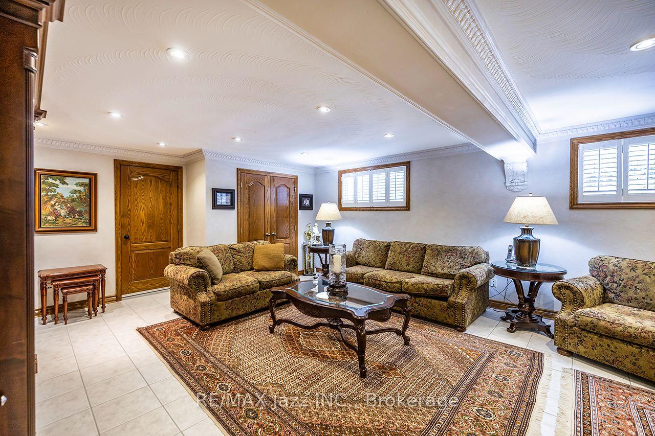 Photo 28 of 89 Crestwood Road, Vaughan, Crestwood-Springfarm-Yorkhill — HOMEH