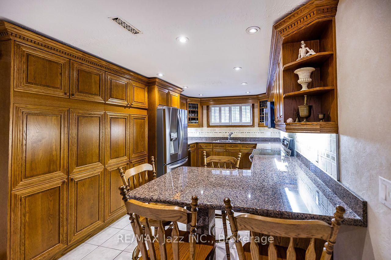 Photo 33 of 89 Crestwood Road, Vaughan, Crestwood-Springfarm-Yorkhill — HOMEH