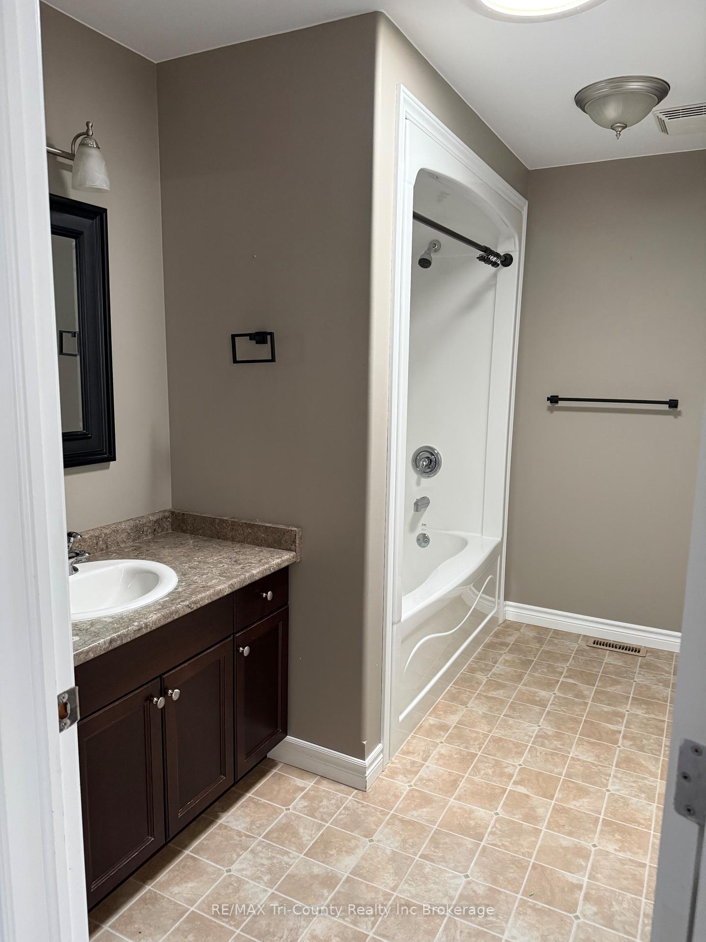 Photo 7 of 56246 Donnelly Drive, Bayham, Straffordville — HOMEH