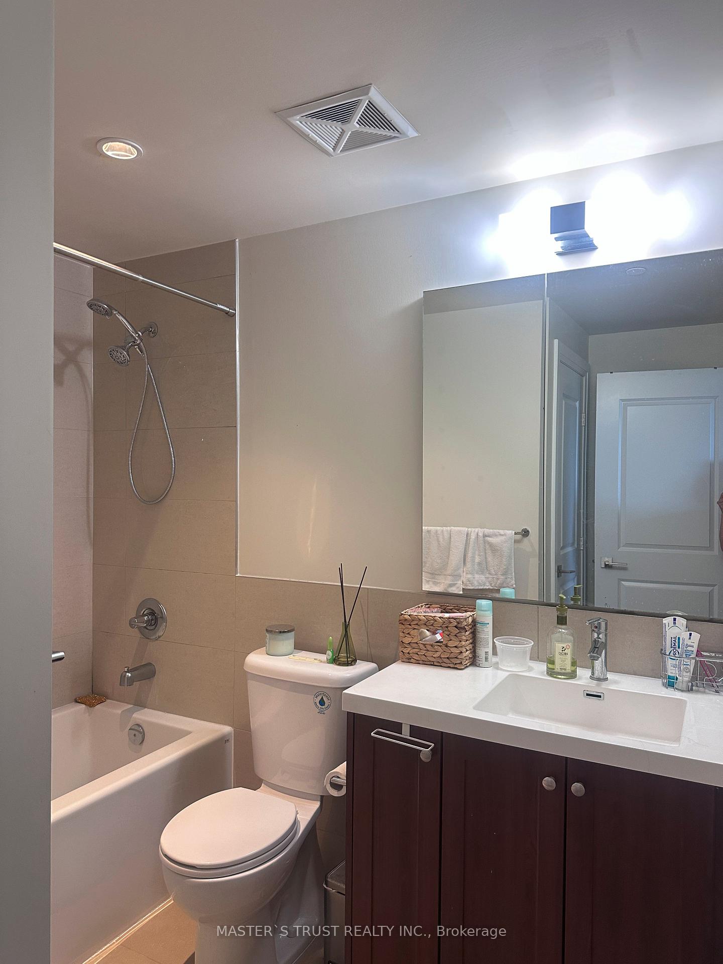 Photo 8 of Unit 726, 2 Old Mill Drive, Toronto, High Park-Swansea — HOMEH