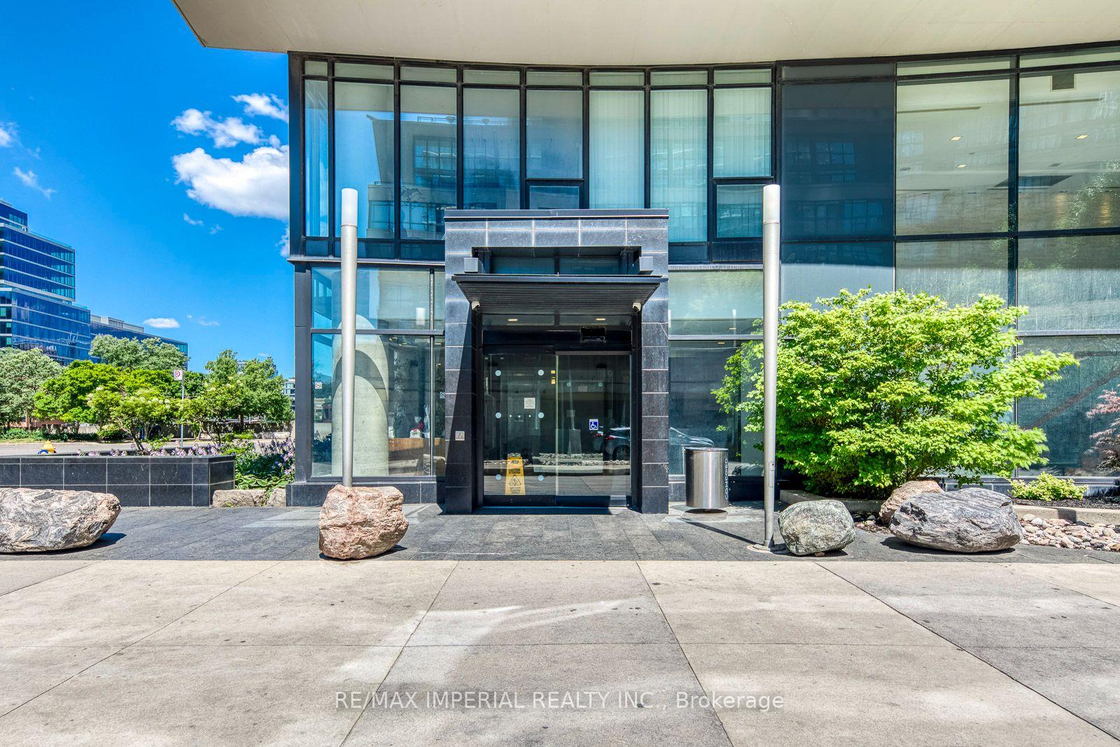 Photo 4 of 25 Capreol Court, Toronto, Waterfront Communities — HOMEH