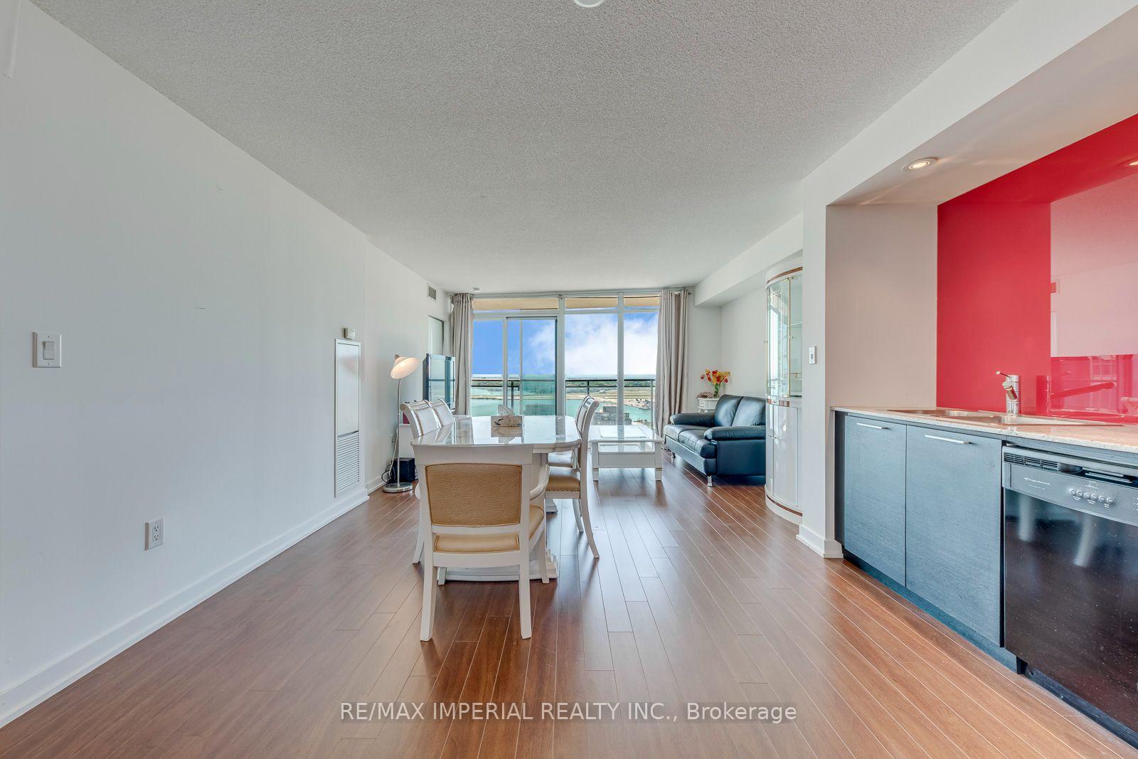 Photo 8 of 25 Capreol Court, Toronto, Waterfront Communities — HOMEH