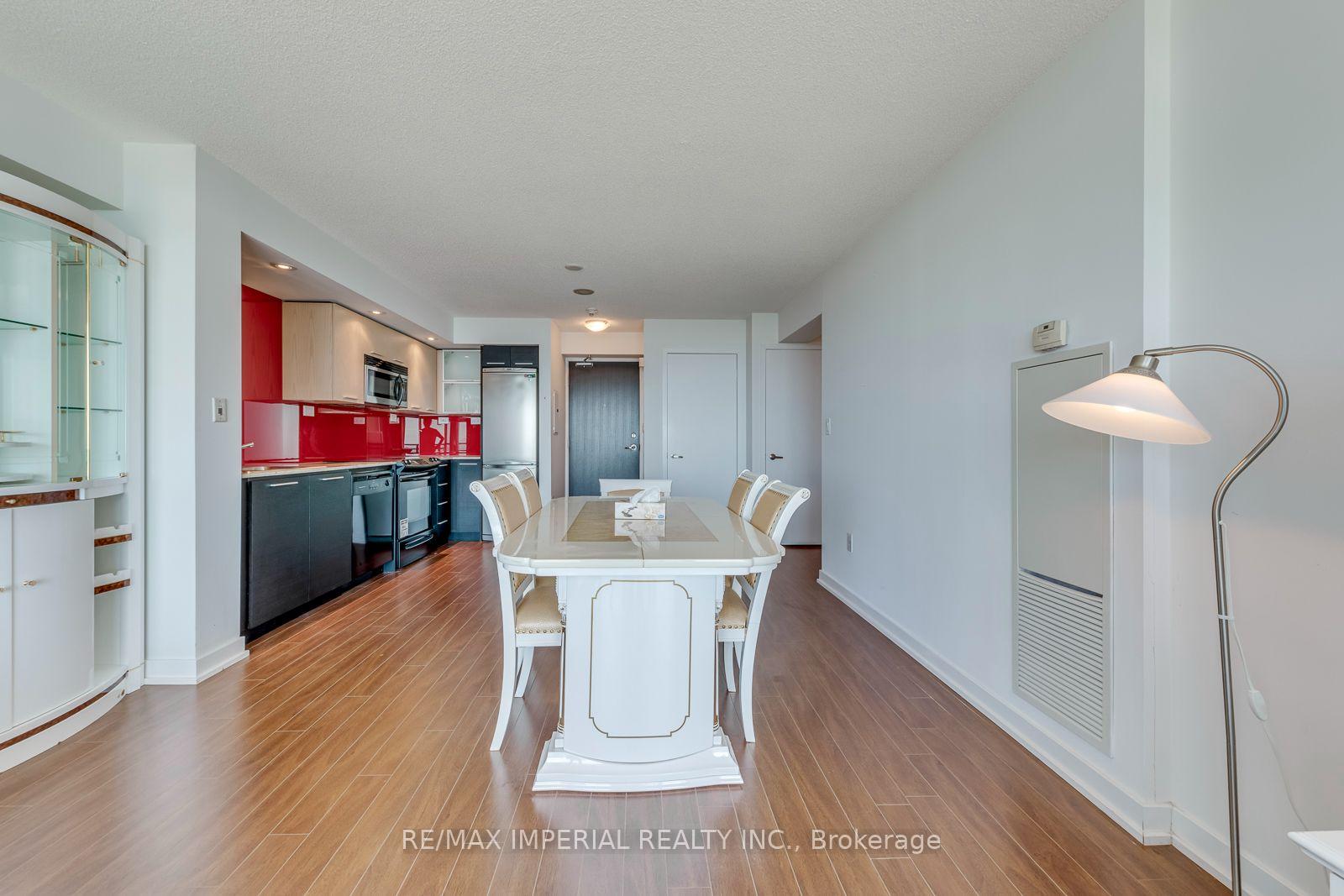 Photo 11 of 25 Capreol Court, Toronto, Waterfront Communities — HOMEH