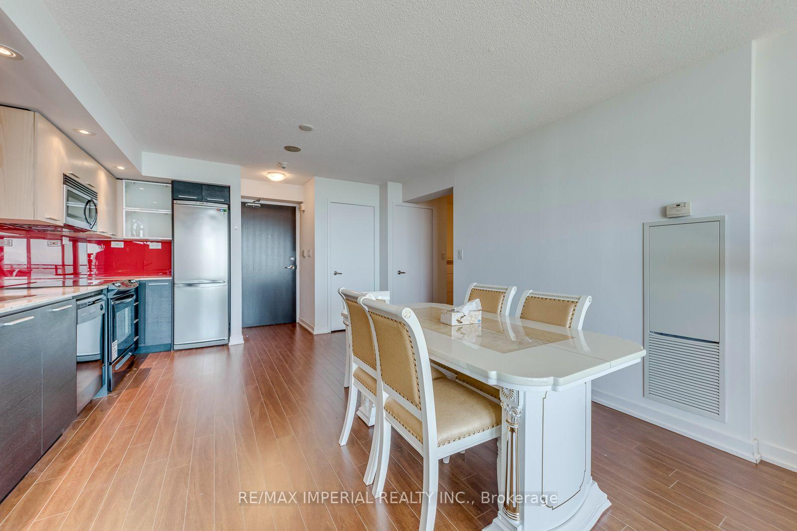 Photo 12 of 25 Capreol Court, Toronto, Waterfront Communities — HOMEH