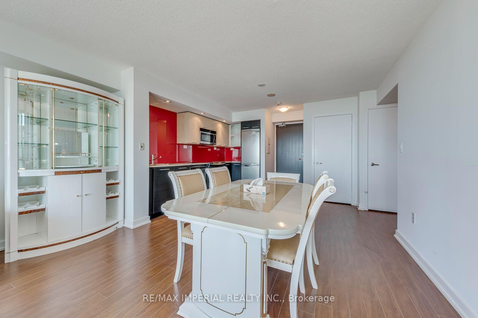 Photo 13 of 25 Capreol Court, Toronto, Waterfront Communities — HOMEH