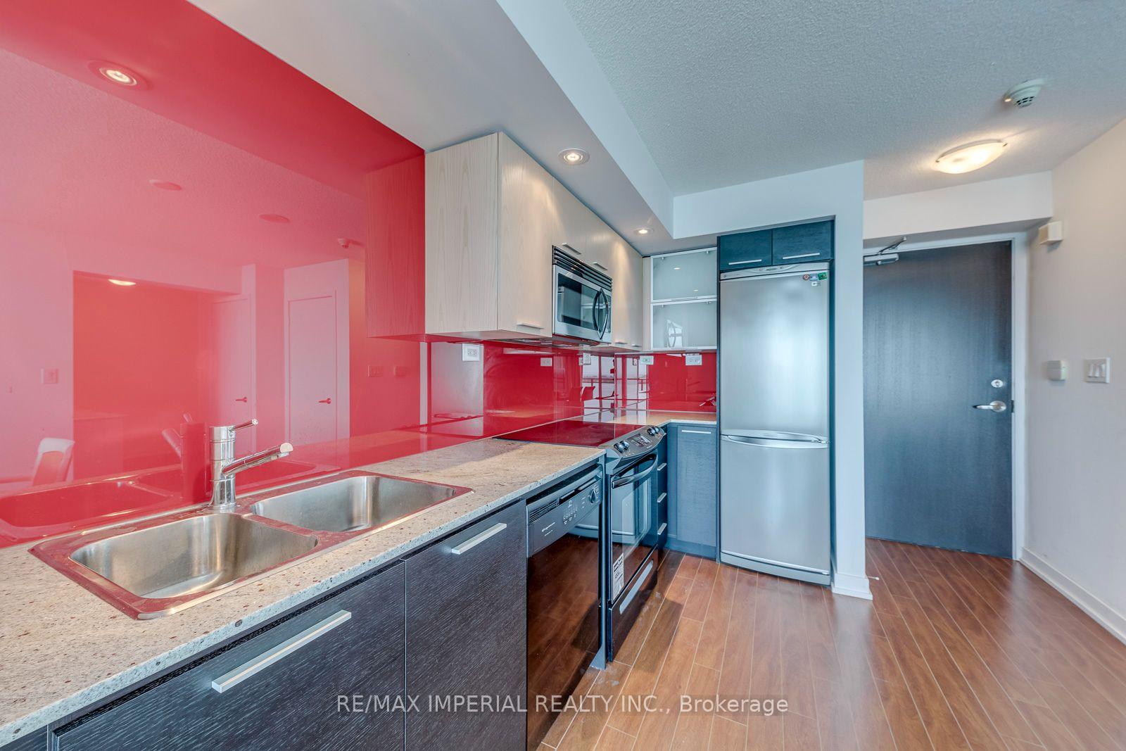 Photo 15 of 25 Capreol Court, Toronto, Waterfront Communities — HOMEH