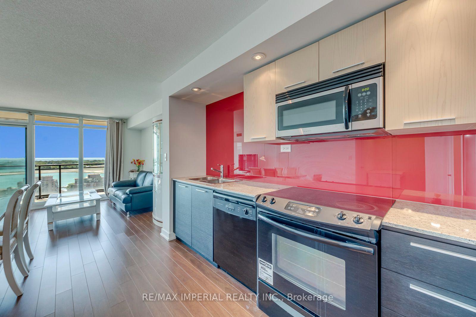Photo 16 of 25 Capreol Court, Toronto, Waterfront Communities — HOMEH
