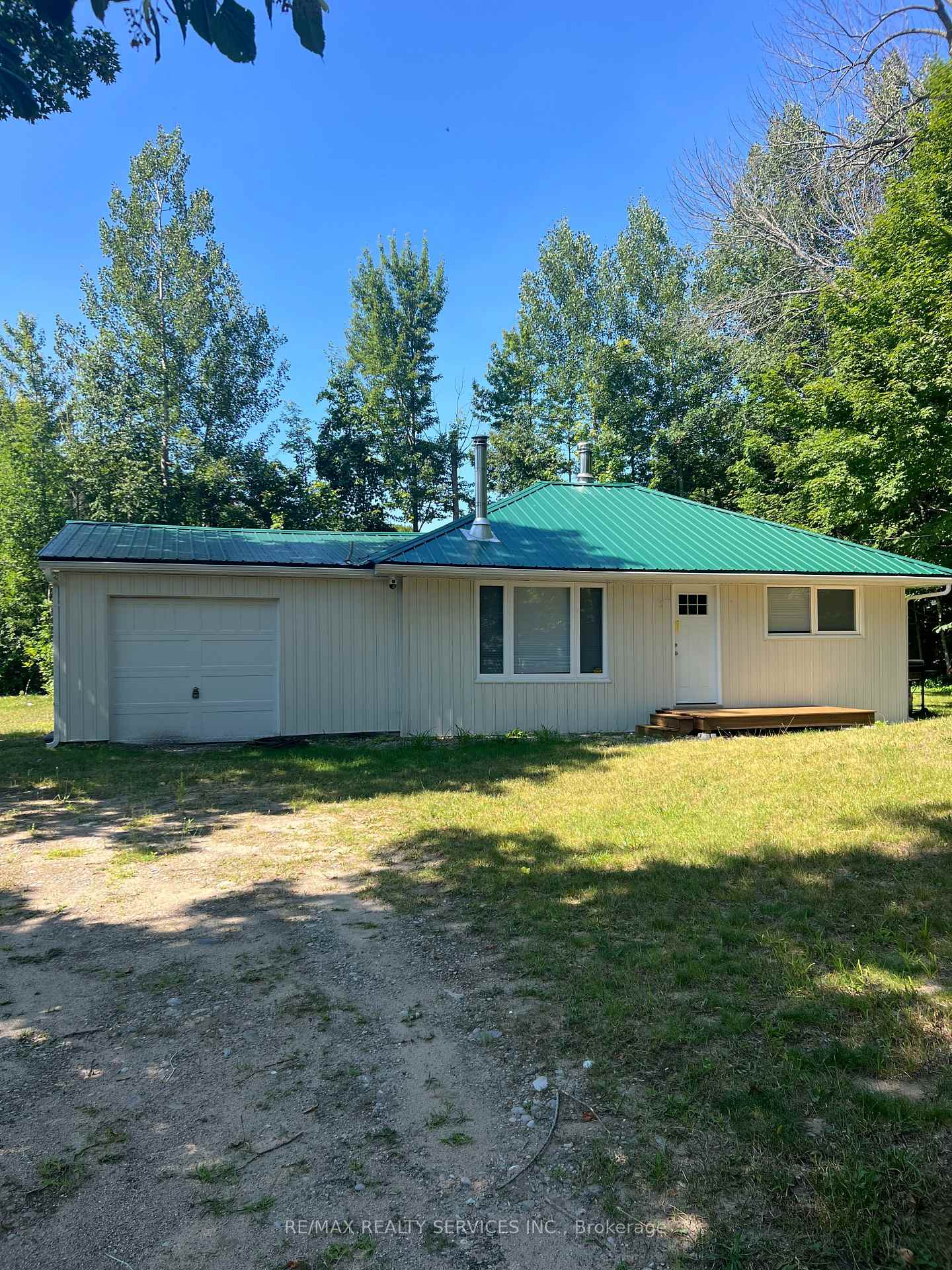 Photo 1 of 16 Couchiching Crescent, Tiny, Rural Tiny — HOMEH