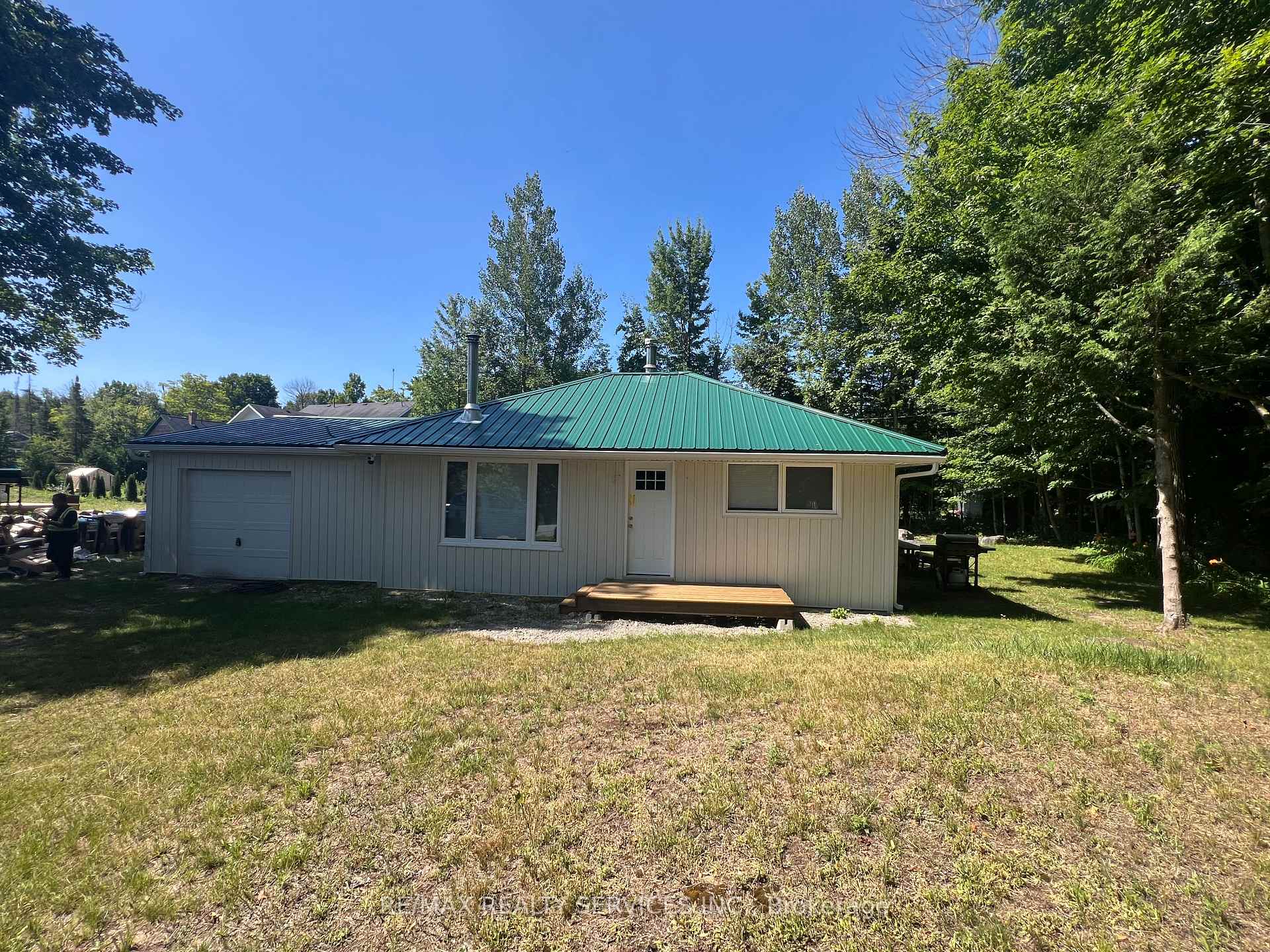 Photo 2 of 16 Couchiching Crescent, Tiny, Rural Tiny — HOMEH