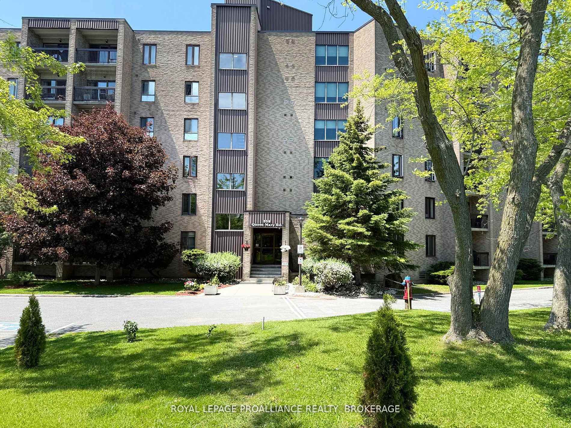 Photo 2 of 358 Queen Mary Road, Kingston, West of Sir John A. Blvd — HOMEH