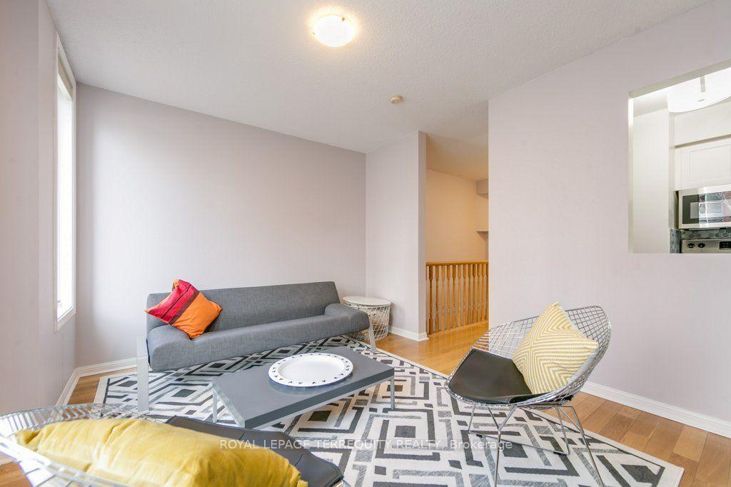 Photo 6 of Unit A, 11 Crawford Street, Toronto, Niagara — HOMEH