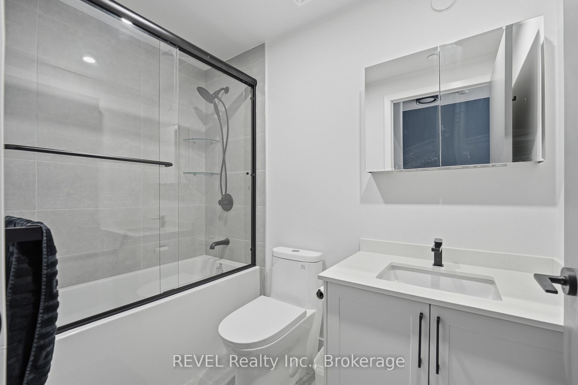 Photo 9 of Unit 405, 2450 Old Bronte Road, Oakville, Westmount — HOMEH