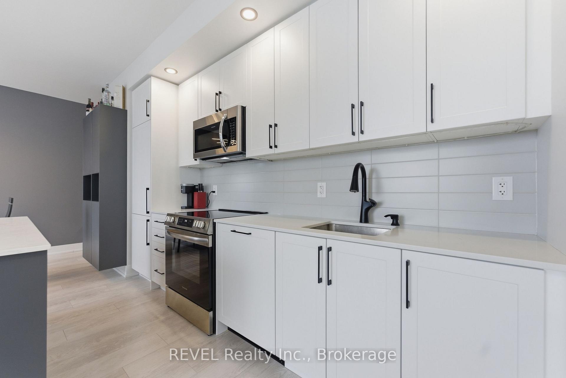 Photo 15 of Unit 405, 2450 Old Bronte Road, Oakville, Westmount — HOMEH