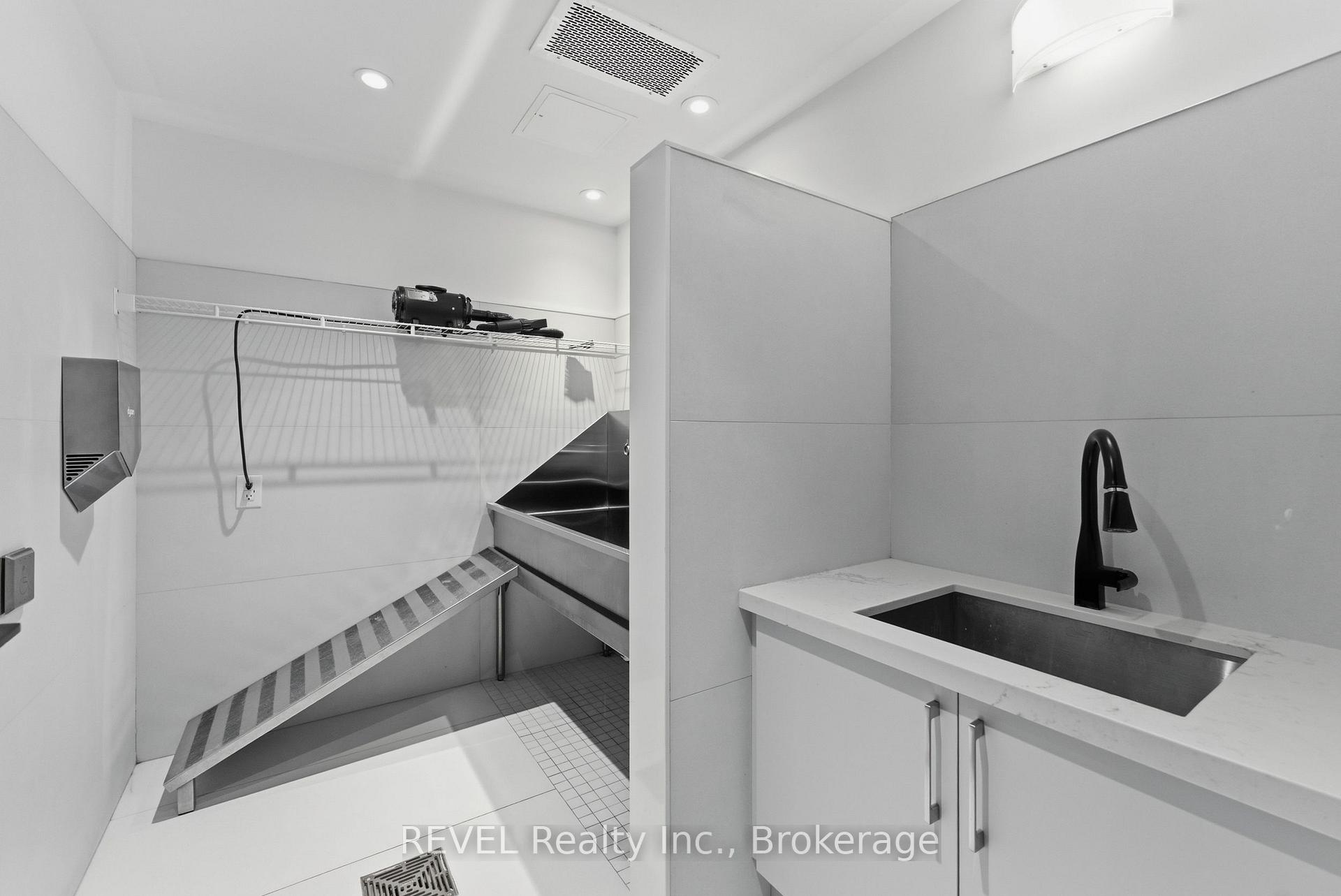 Photo 35 of Unit 405, 2450 Old Bronte Road, Oakville, Westmount — HOMEH