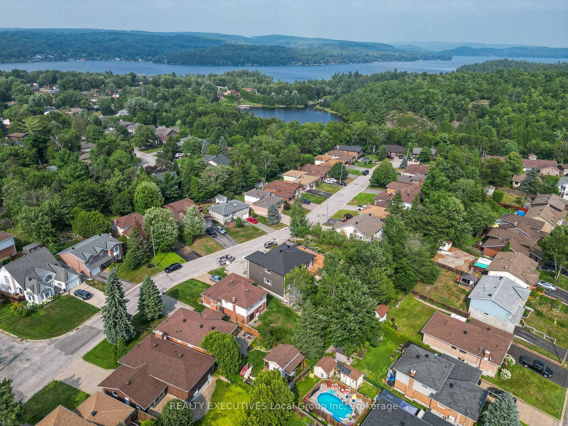 Photo 8 of 29 Shallot Crescent, North Bay, Birchaven — HOMEH