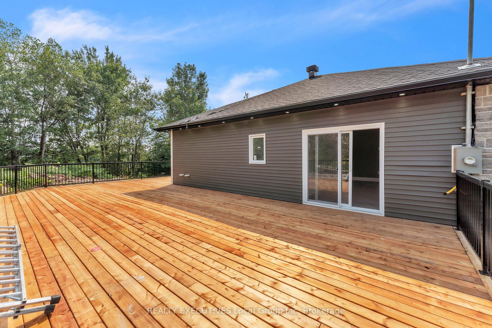 Photo 9 of 29 Shallot Crescent, North Bay, Birchaven — HOMEH