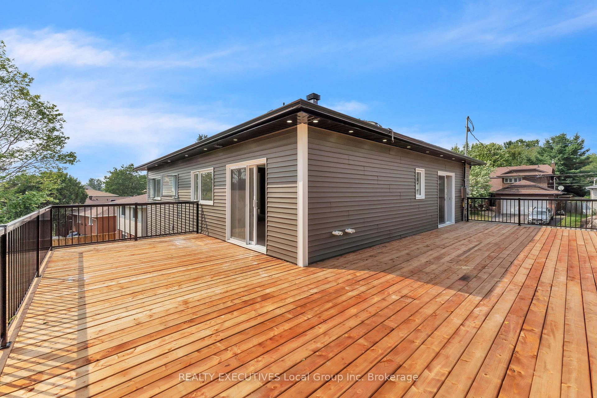 Photo 10 of 29 Shallot Crescent, North Bay, Birchaven — HOMEH