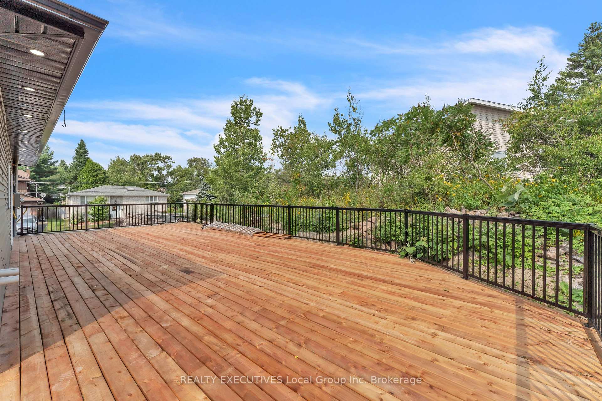 Photo 11 of 29 Shallot Crescent, North Bay, Birchaven — HOMEH