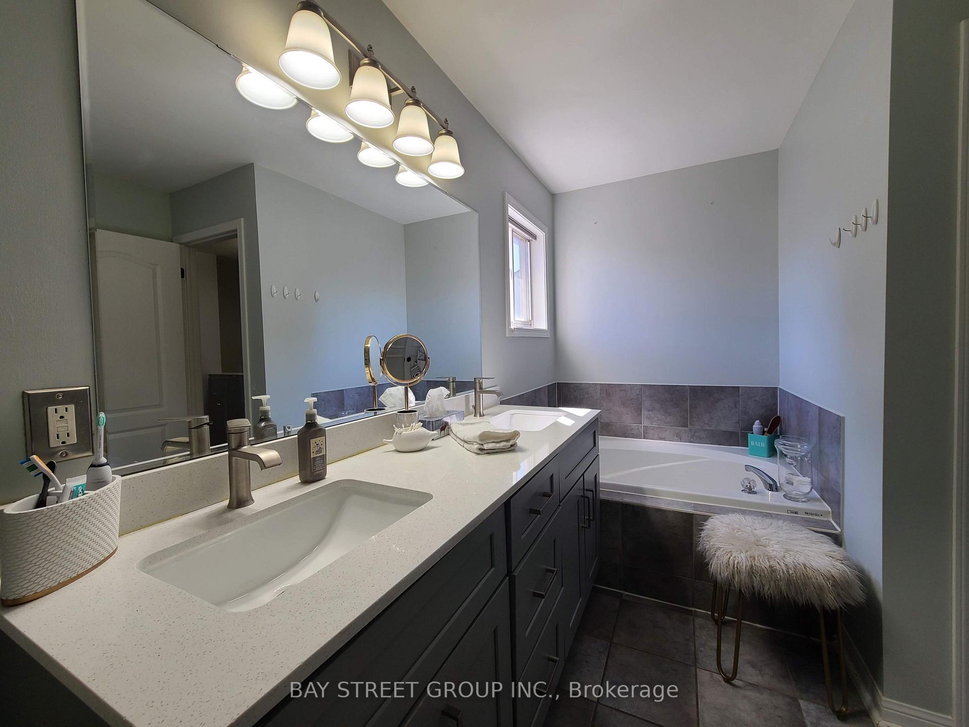 Photo 7 of 5556 Thorn Lane, Burlington, Orchard — HOMEH