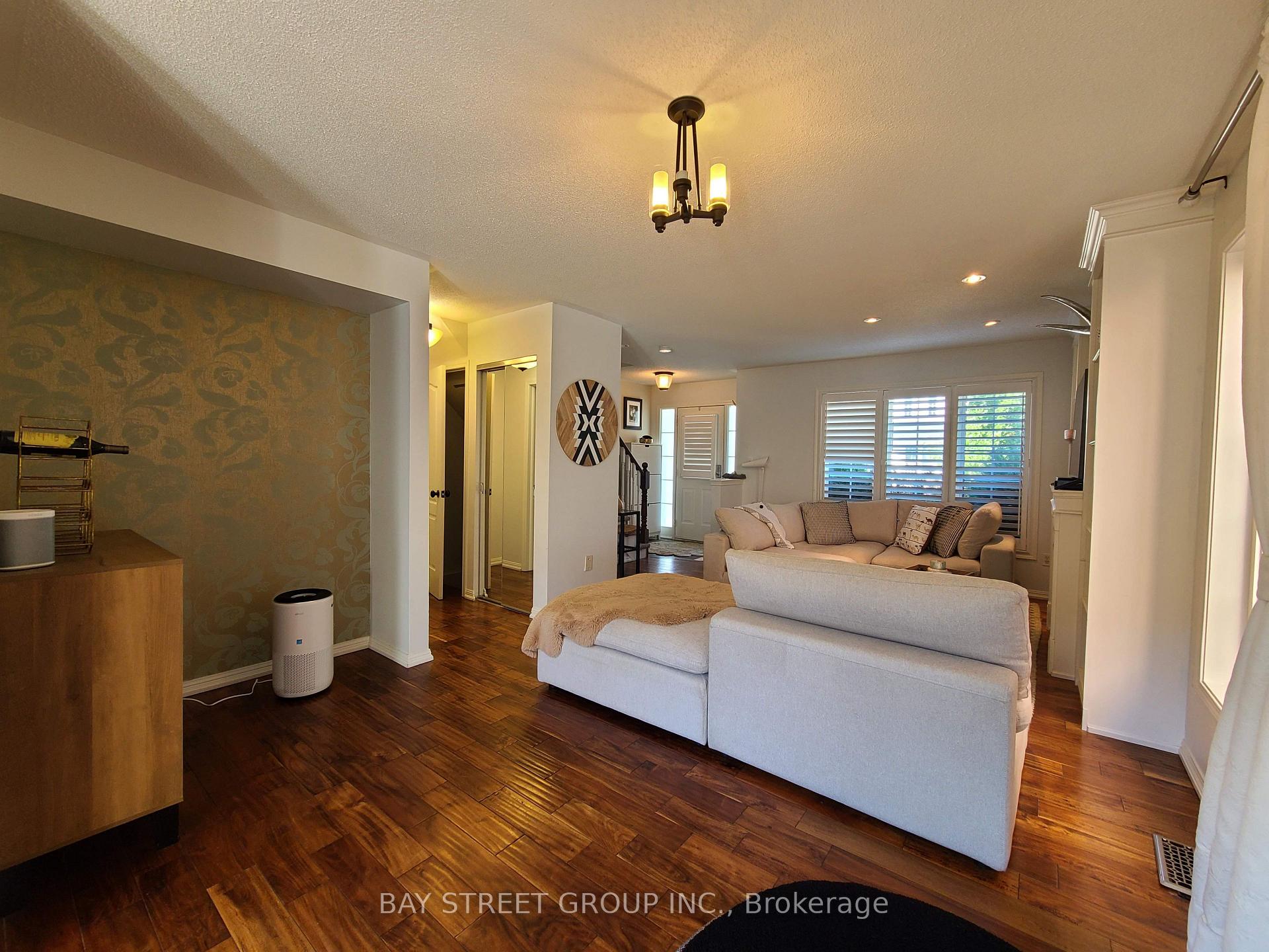 Photo 13 of 5556 Thorn Lane, Burlington, Orchard — HOMEH