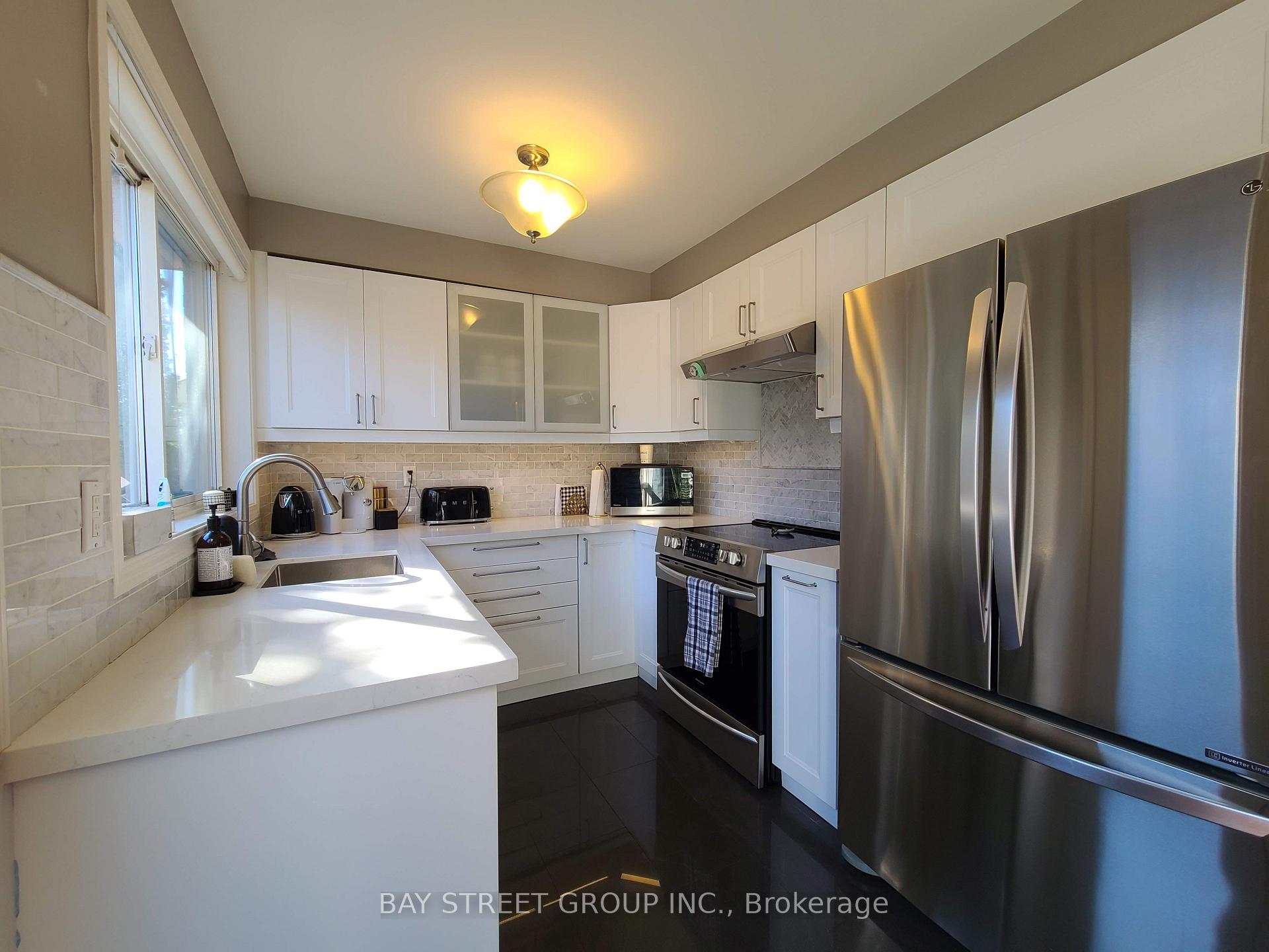 Photo 16 of 5556 Thorn Lane, Burlington, Orchard — HOMEH