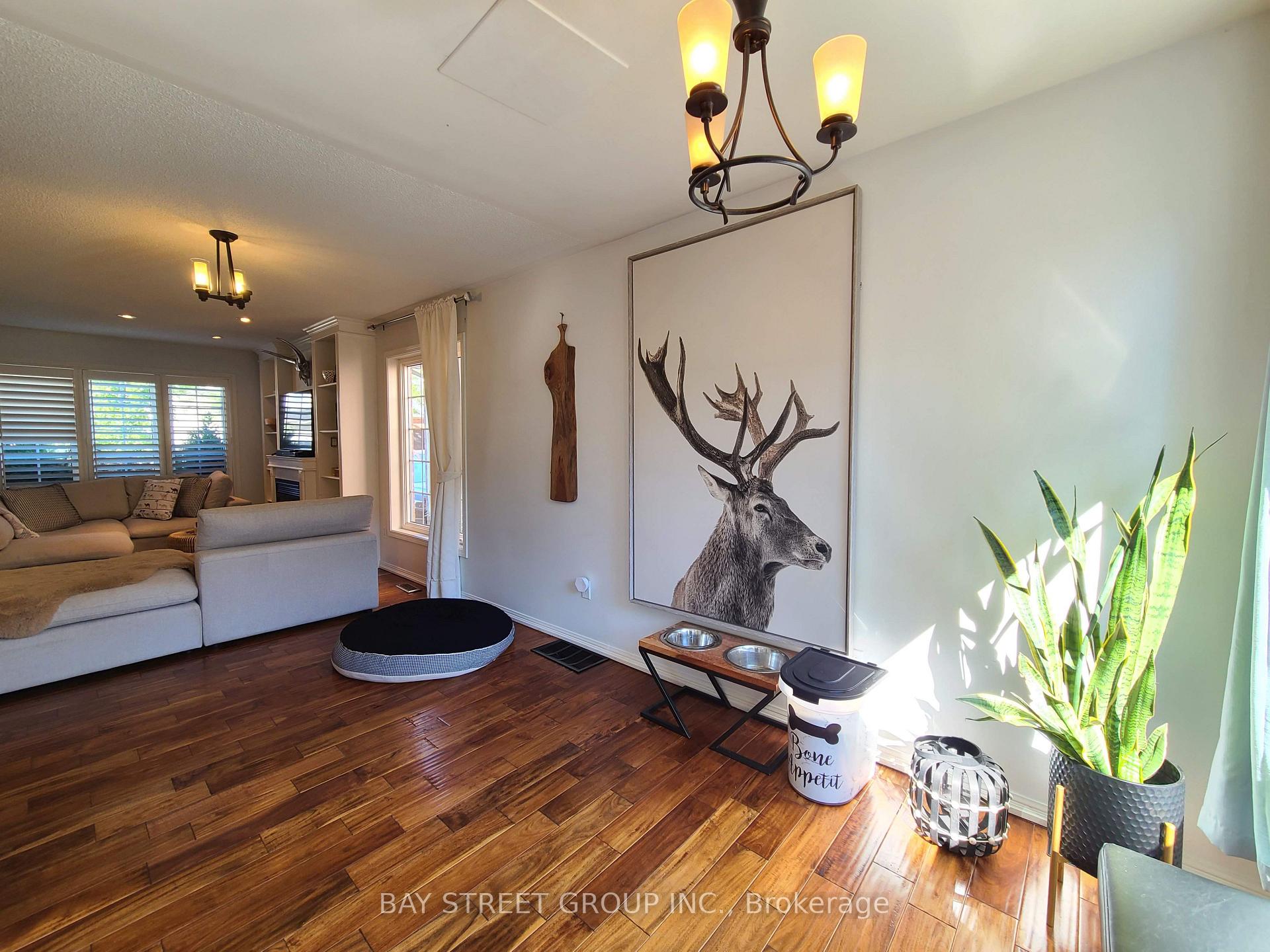 Photo 17 of 5556 Thorn Lane, Burlington, Orchard — HOMEH