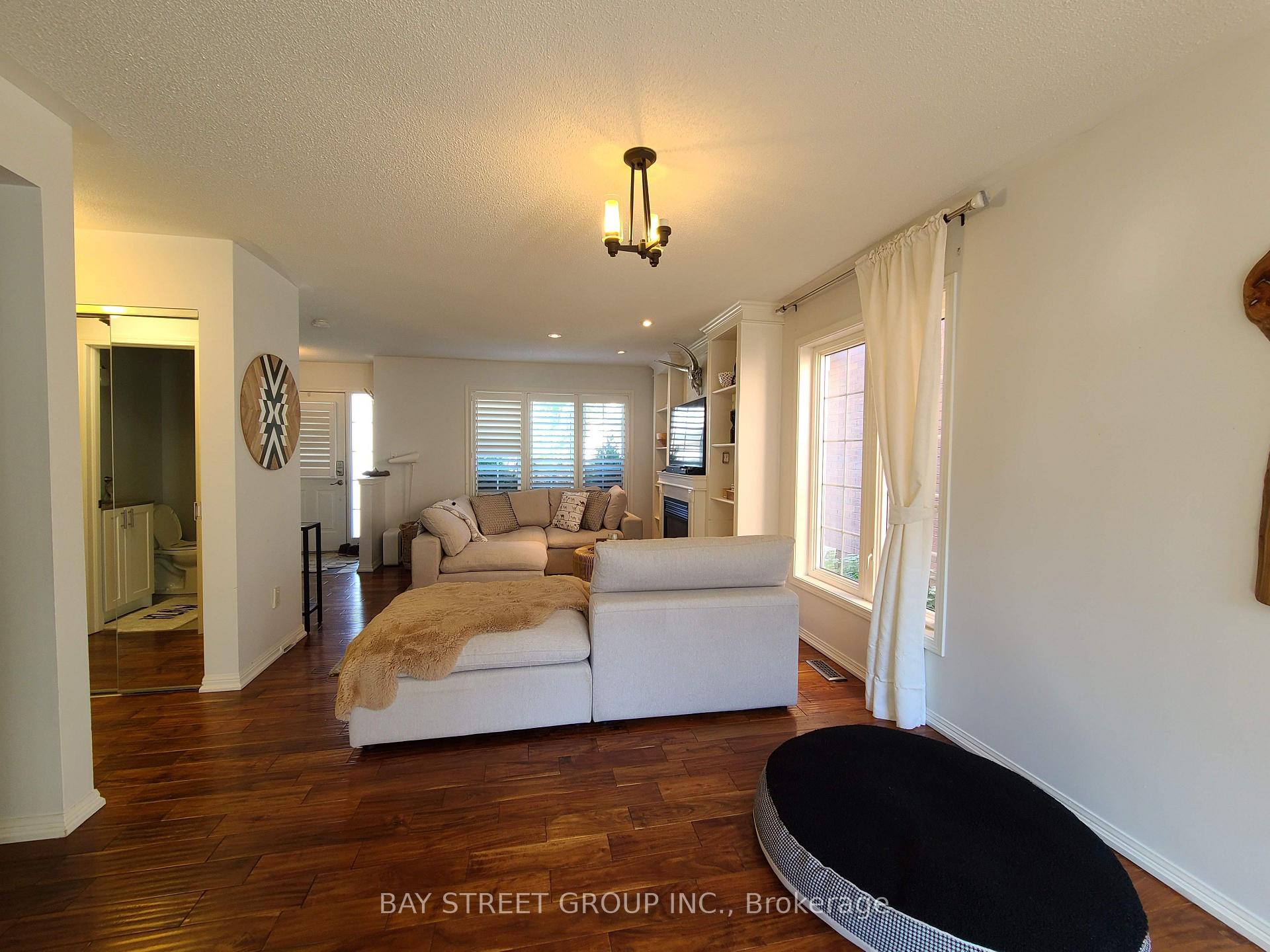 Photo 18 of 5556 Thorn Lane, Burlington, Orchard — HOMEH