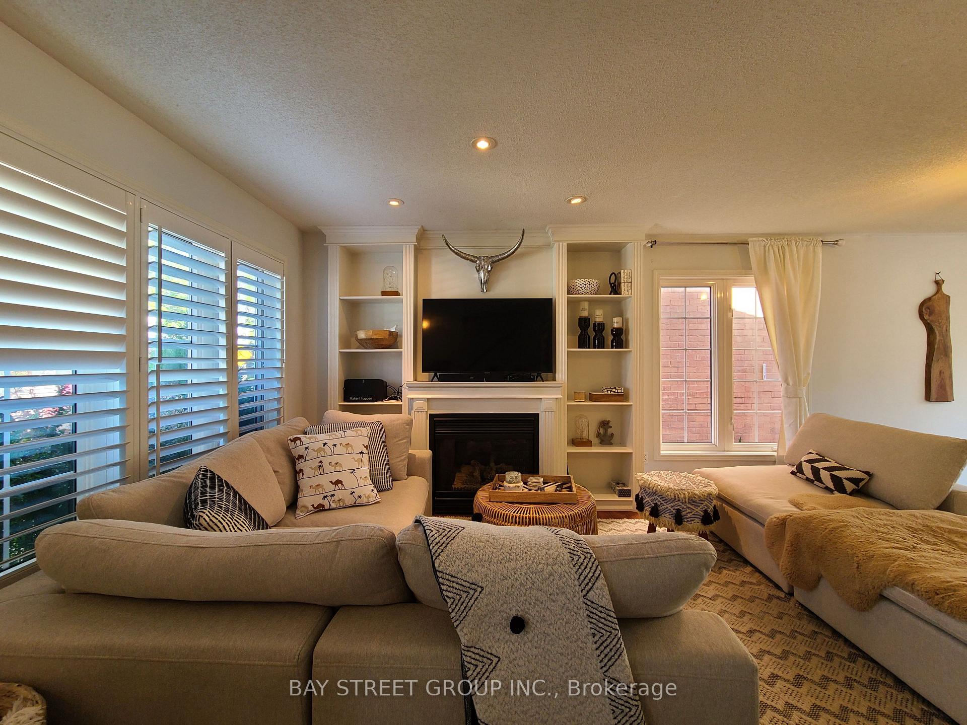 Photo 21 of 5556 Thorn Lane, Burlington, Orchard — HOMEH