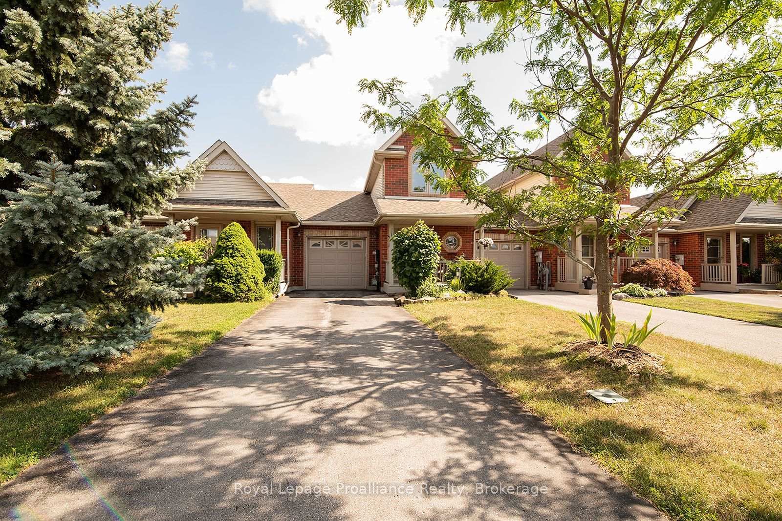 Photo 2 of 31 Hawthorn Street, Belleville, Belleville Ward — HOMEH