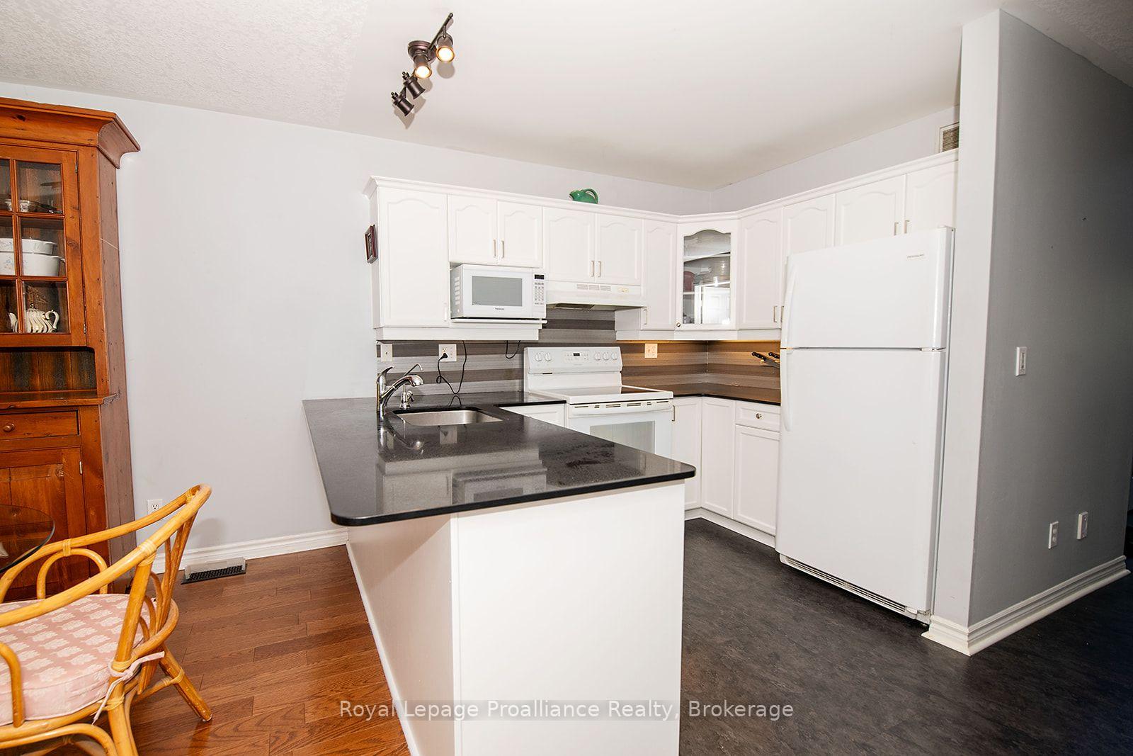 Photo 19 of 31 Hawthorn Street, Belleville, Belleville Ward — HOMEH