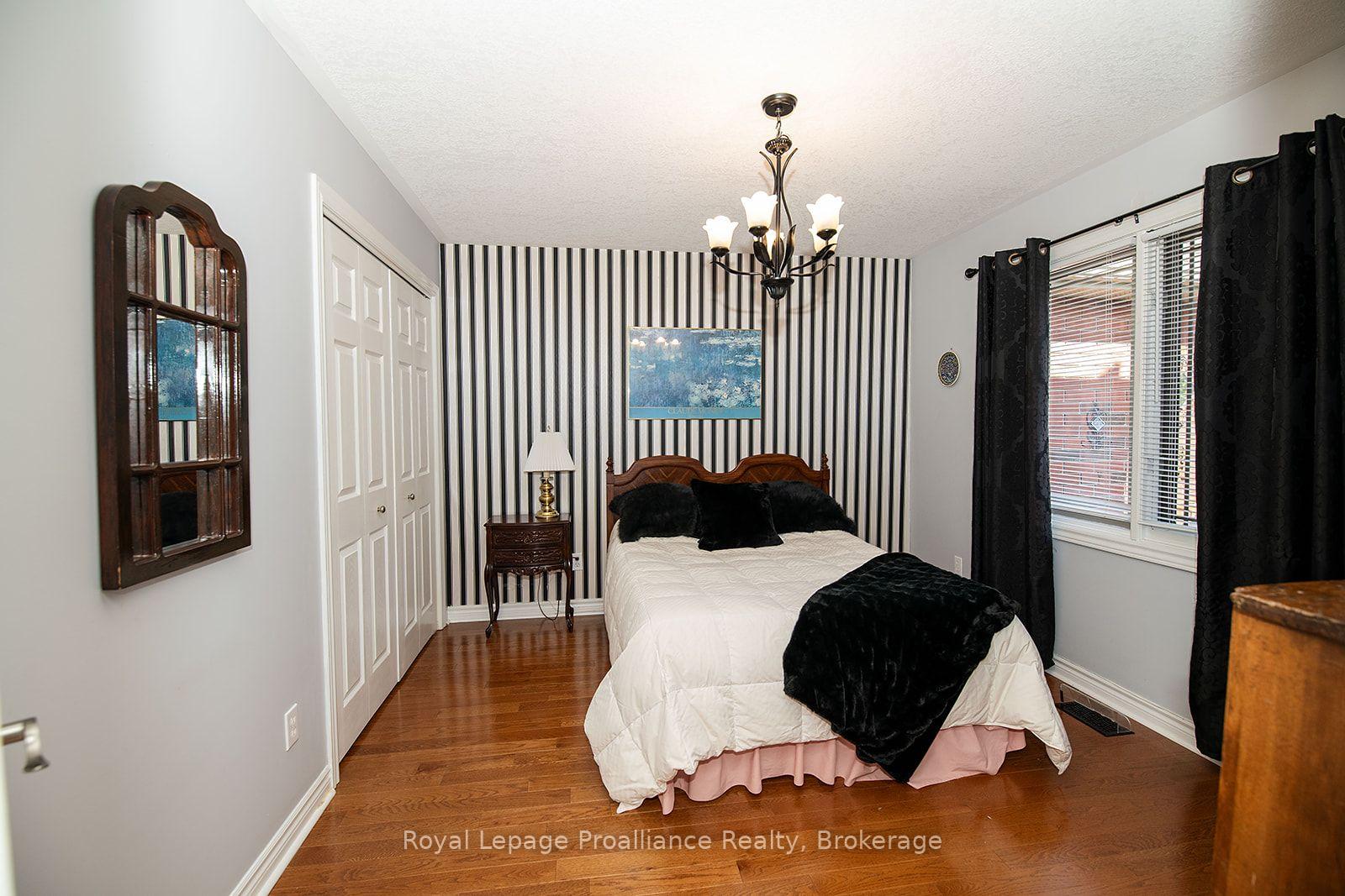 Photo 22 of 31 Hawthorn Street, Belleville, Belleville Ward — HOMEH