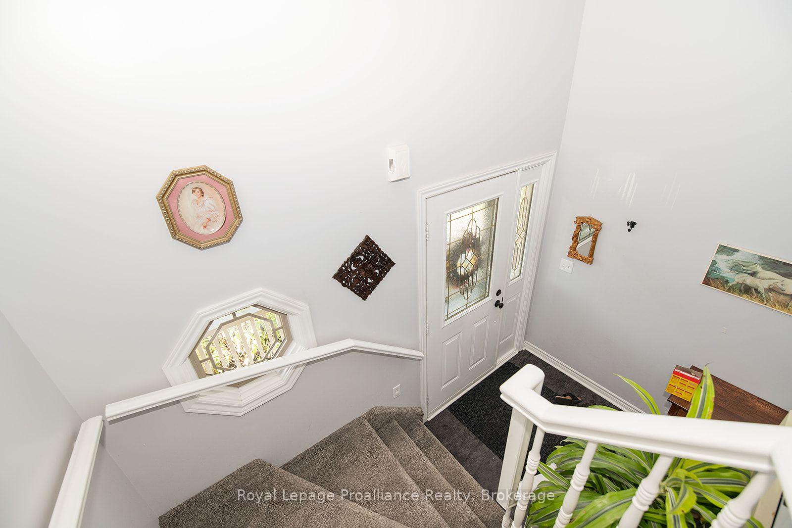 Photo 25 of 31 Hawthorn Street, Belleville, Belleville Ward — HOMEH